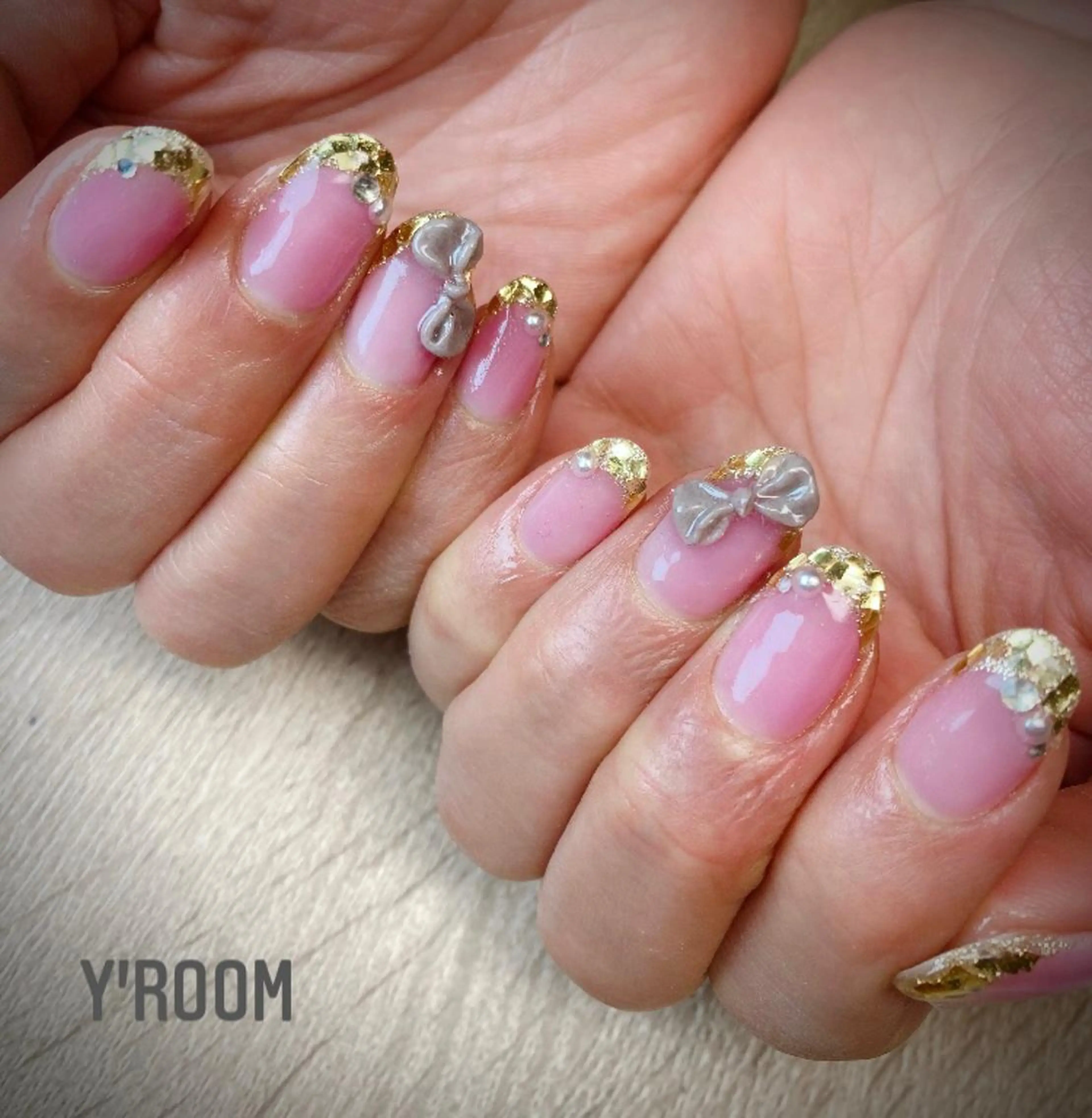 ネイル オーロラネイル フラッシュネイル フレンチネイル ジェルネイル ガラスフレンチ ハンドネイル YUKA （ネイリスト）のネイルデザイン