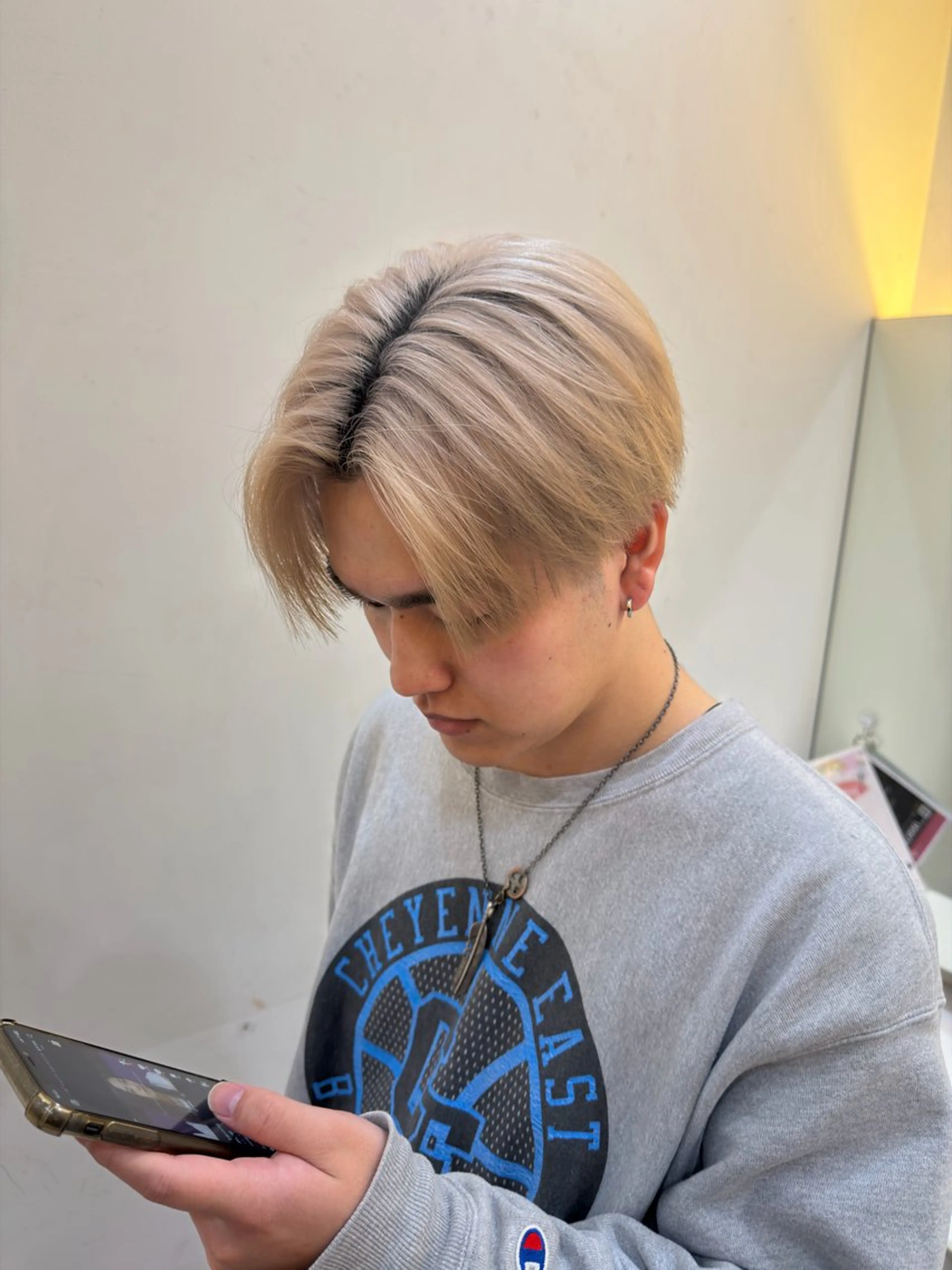 ミディアム カラー メンズ メンズブリーチ ベージュカラー ブリーチ ホワイトベージュ カット ヘアカラー メンズパーマ/ 縮毛矯正特化　Tumのヘアスタイル