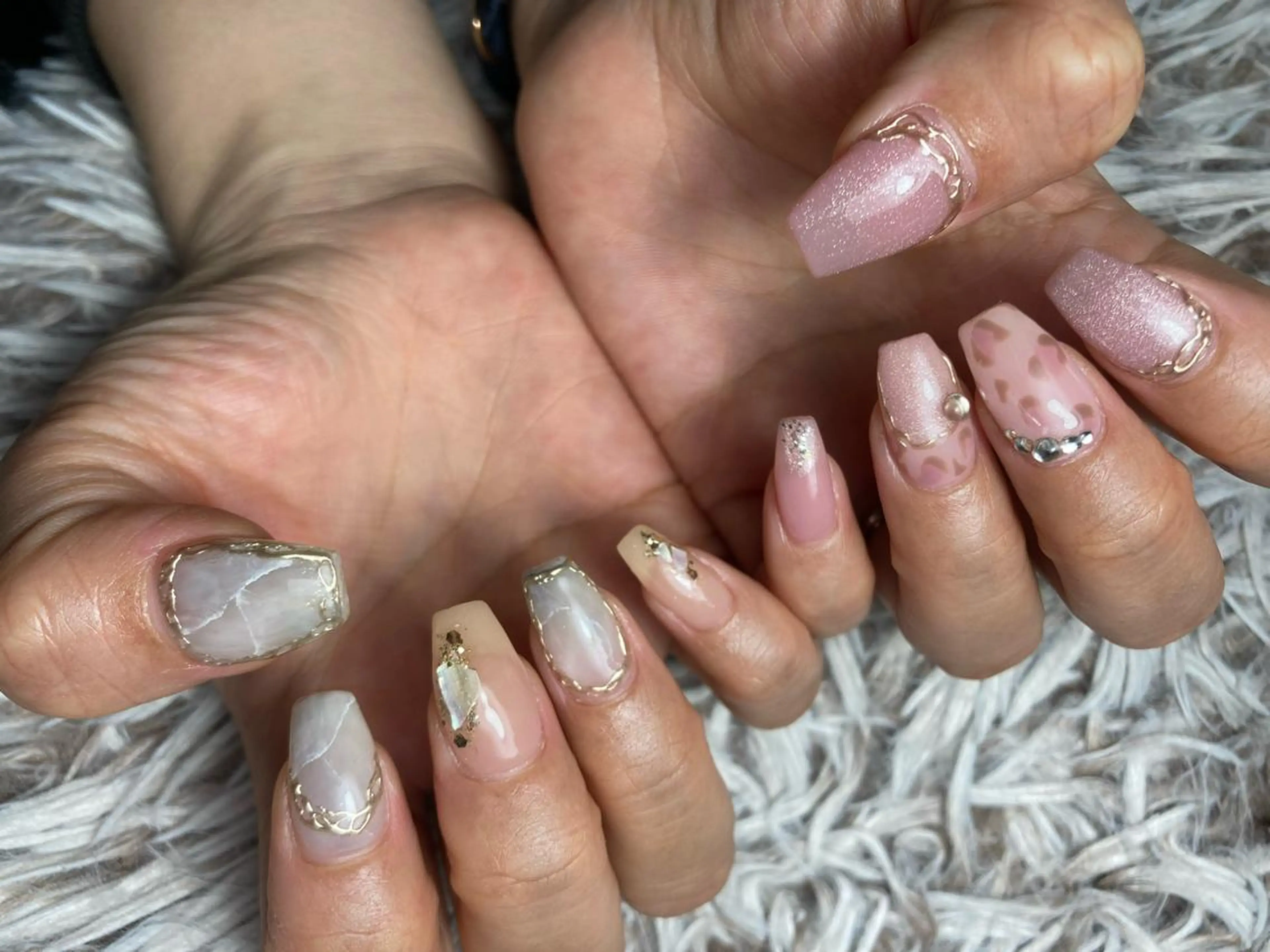 ミディアム ネイル ハンドネイル フットネイル ✴︎ Delightのネイルデザイン