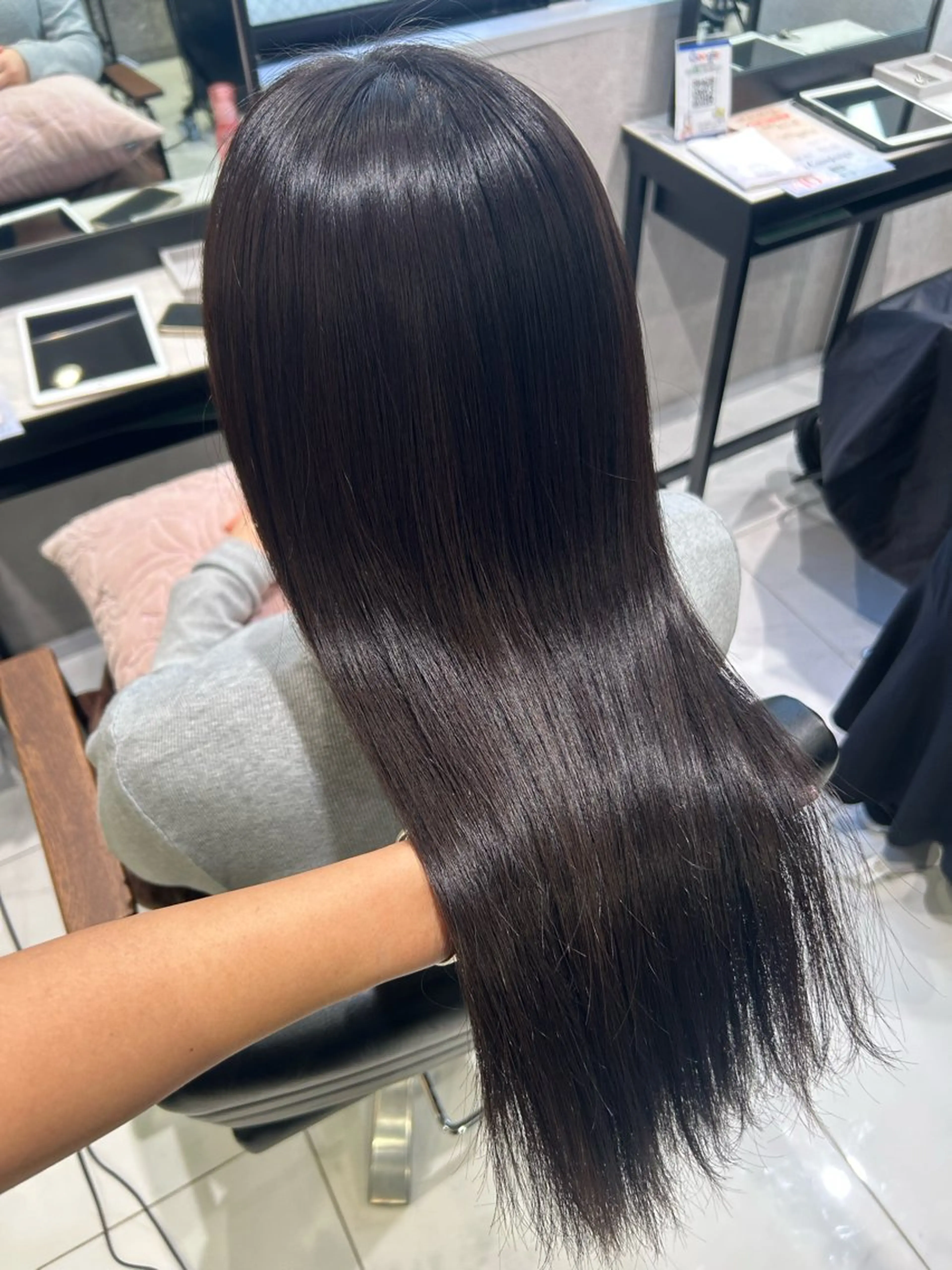 カラー グレージュ パープルグレージュ 透明感カラー💙 束感マツエク🪼海月のマツエク・マツパデザイン