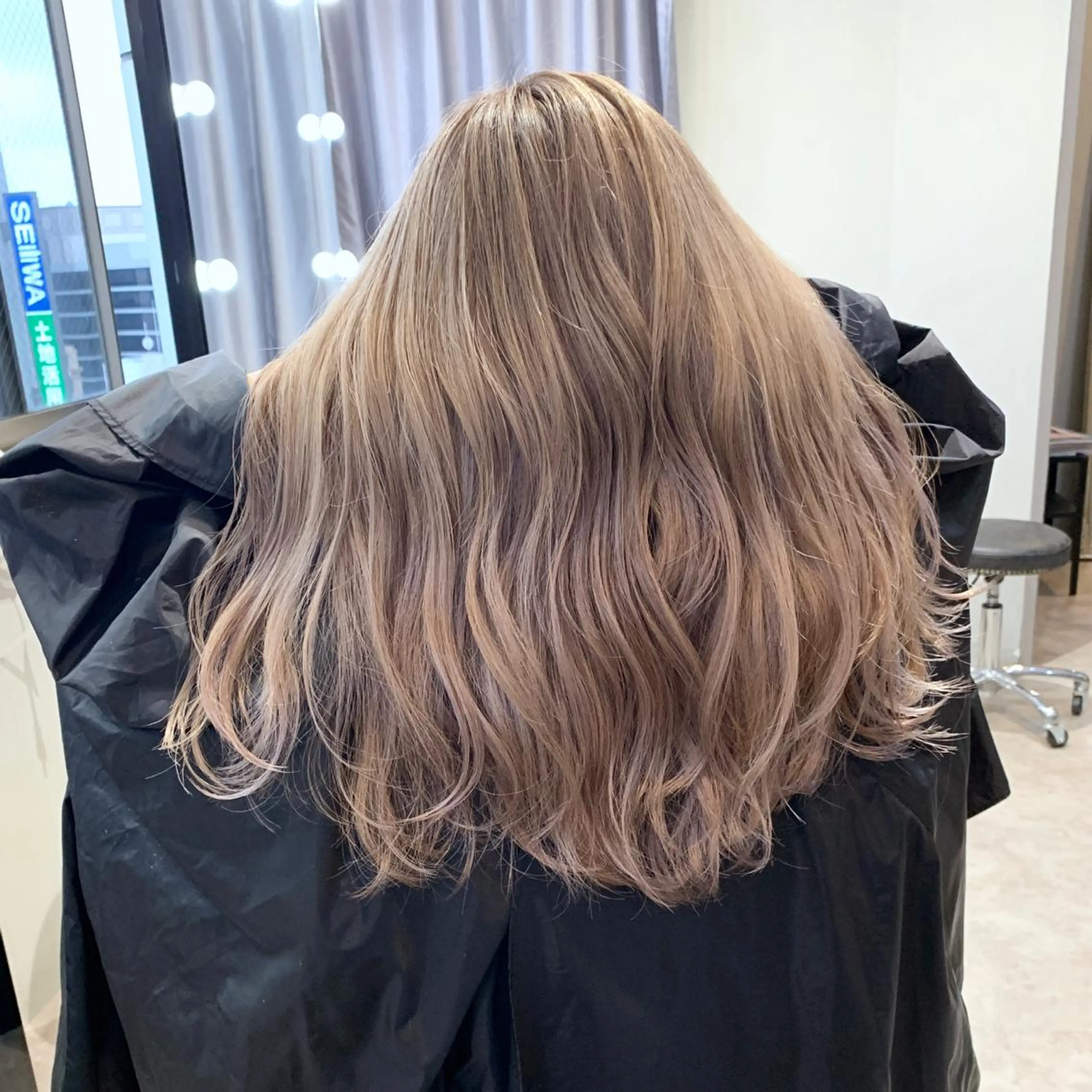 ロング カラー ダブルカラー ヘアカラー トリートメント YUSUKE レイヤーカットカラーのヘアスタイル