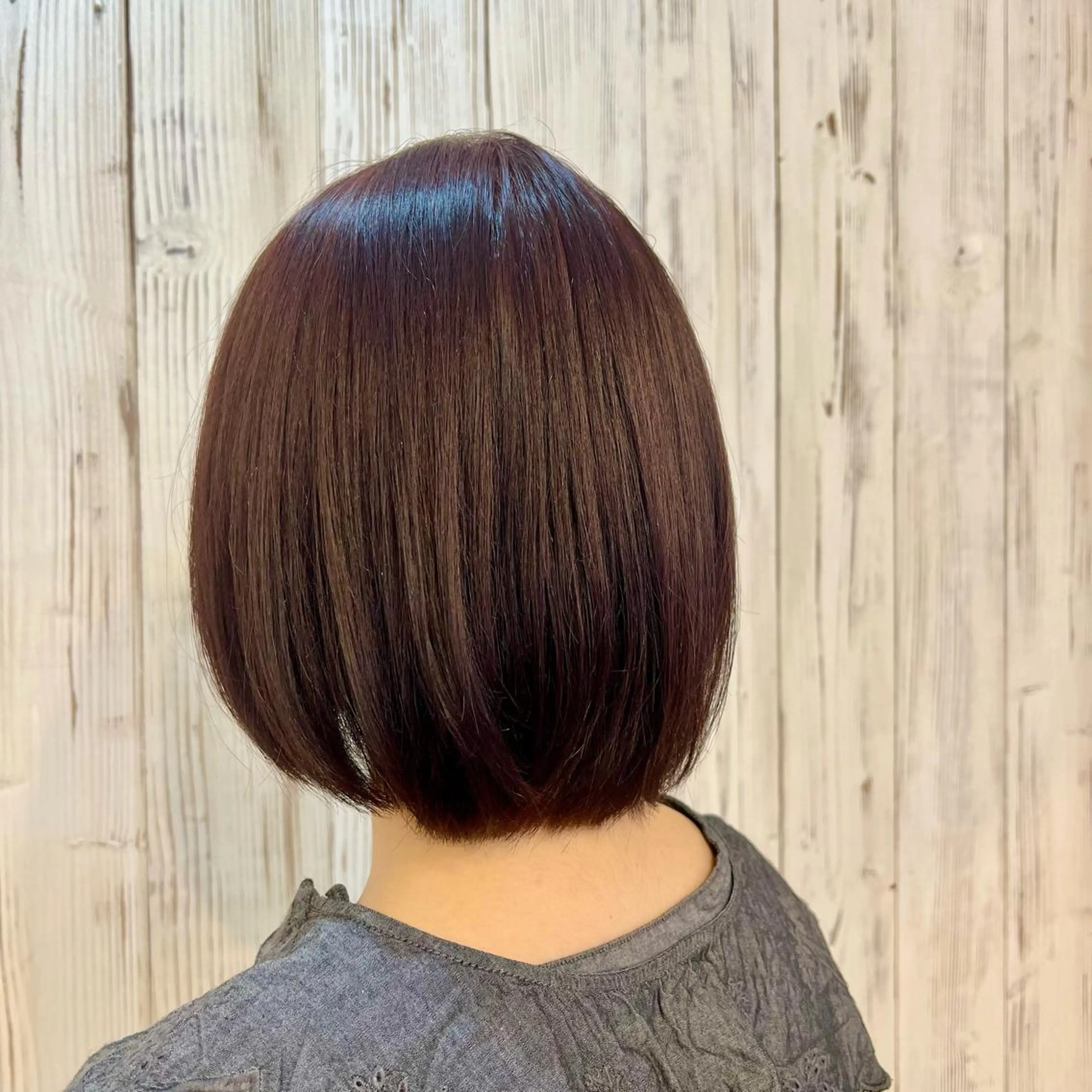 ショート カラー パープルカラー 吉田 悠乃のヘアスタイル