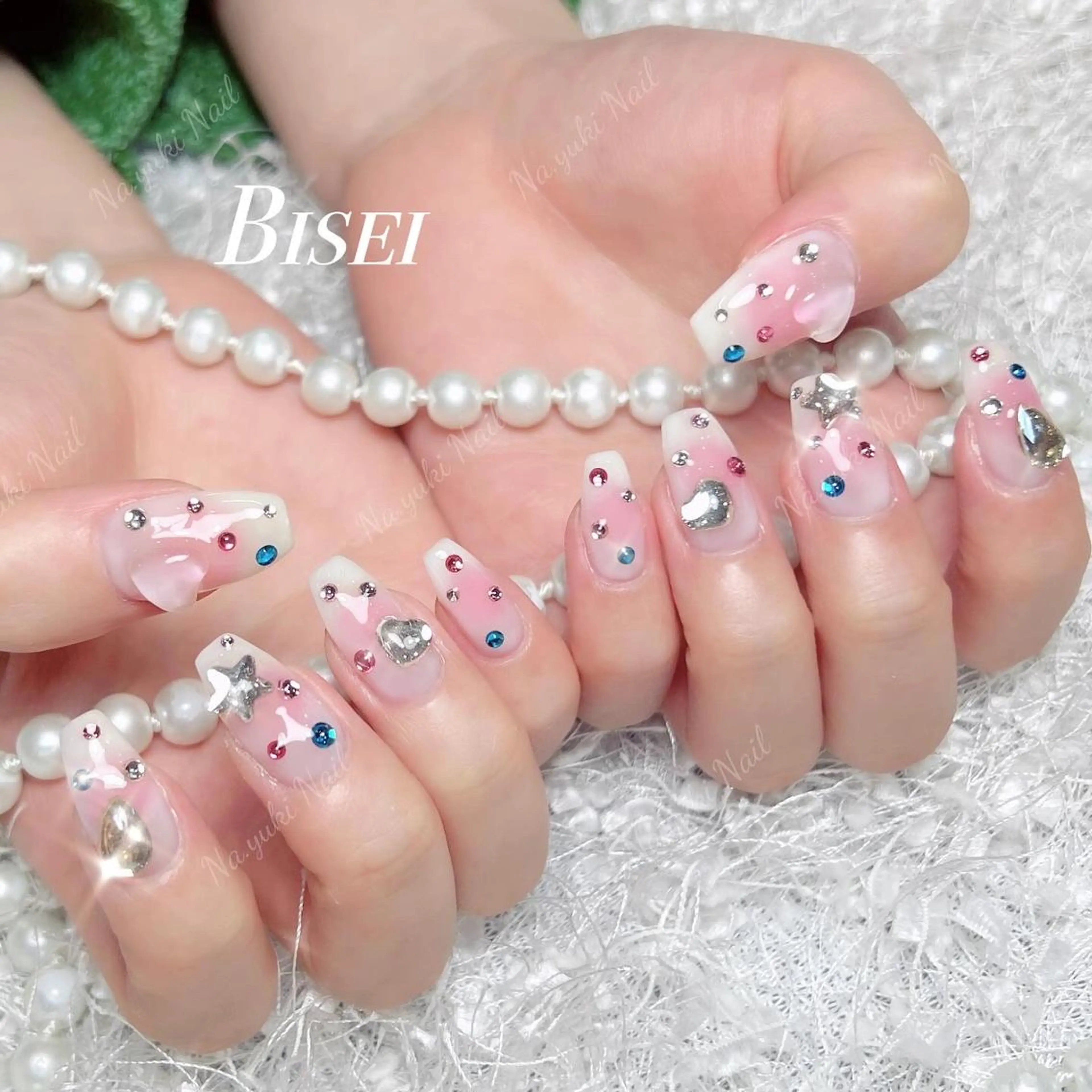 ネイル ハンドネイル 🦋 Queenieのネイルデザイン