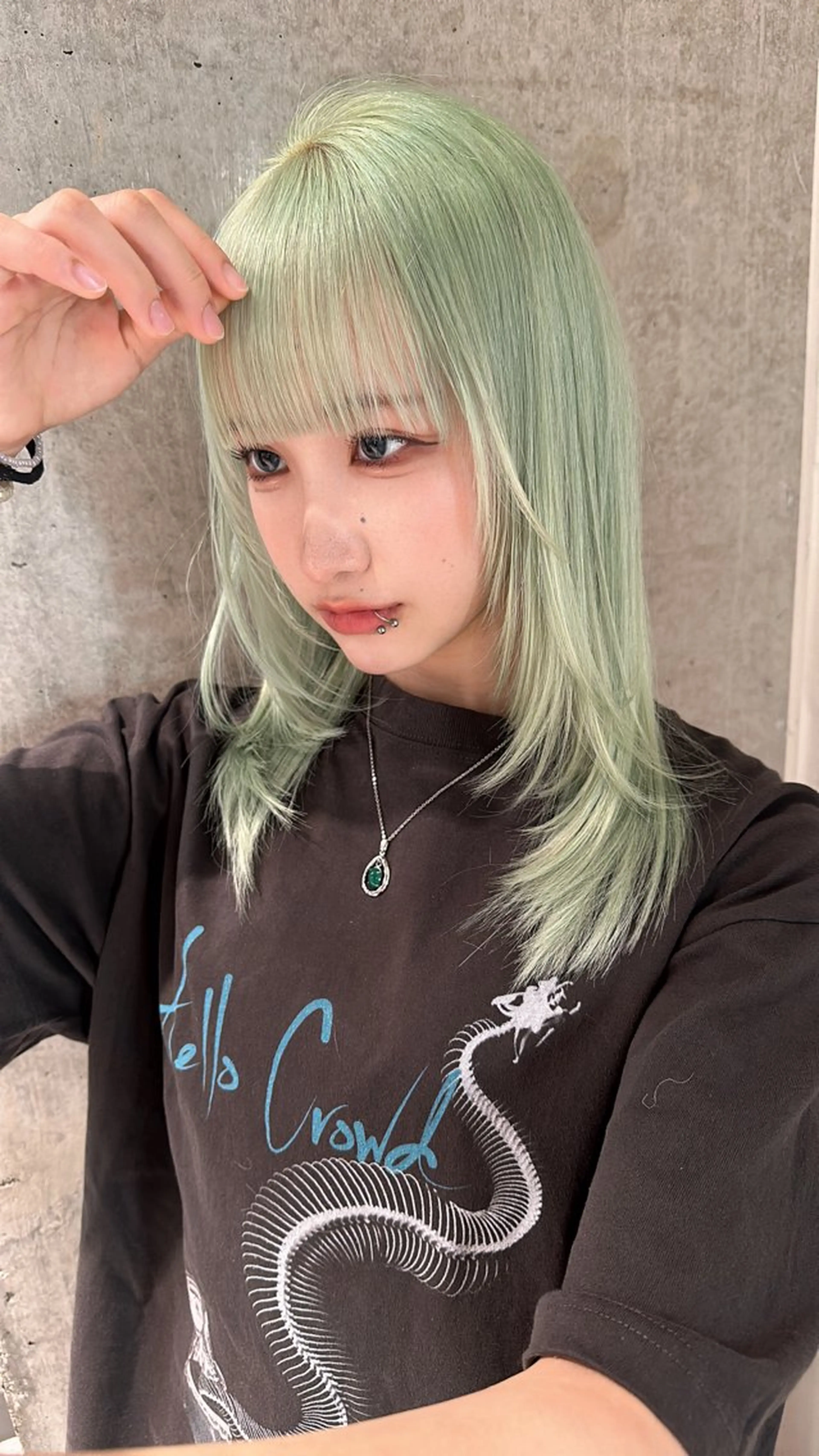 セミロング ヘアカラー トリートメント 名古屋ムラ修正 ハイトーンのヘアスタイル