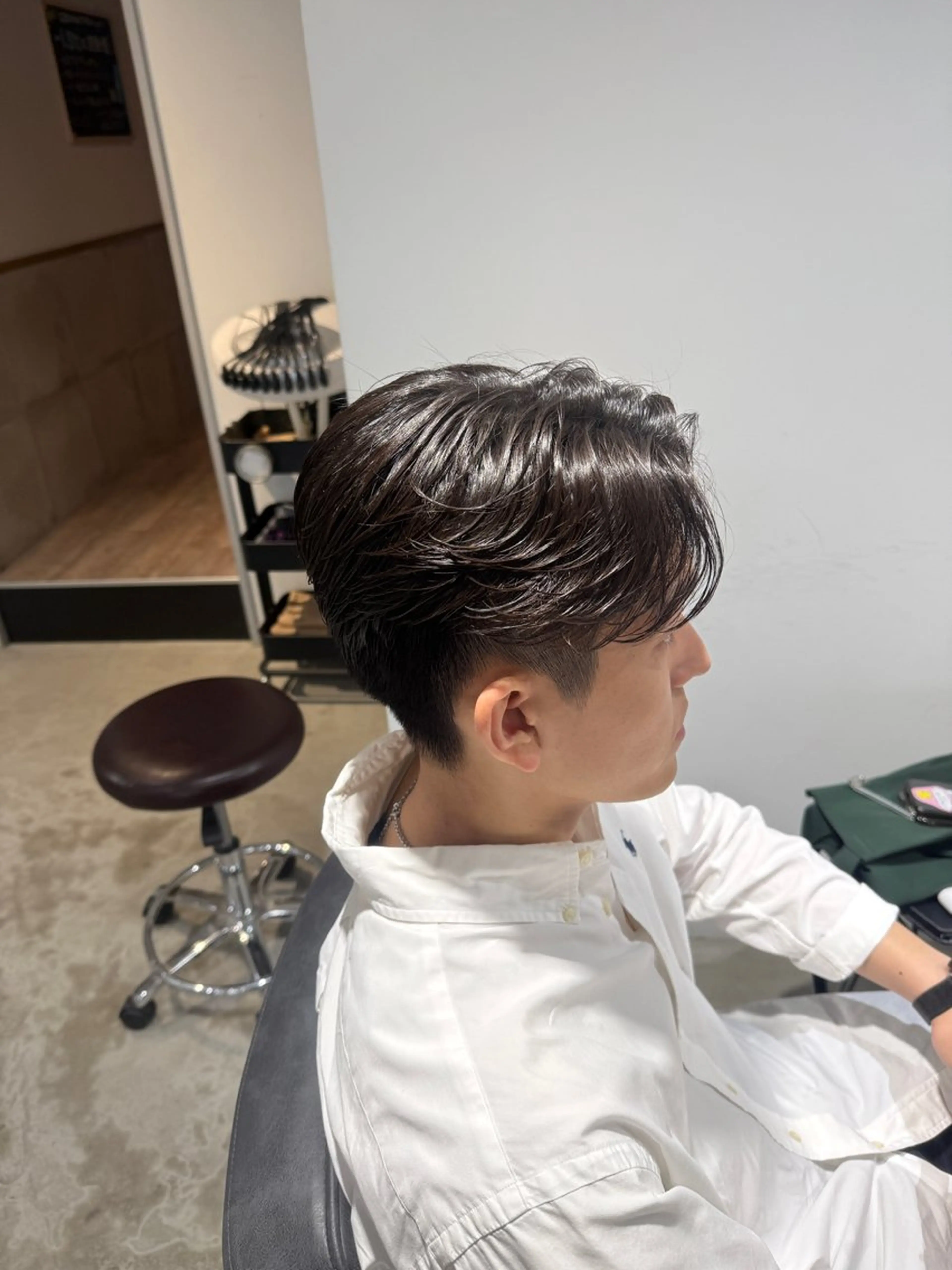 ショート パーマ メンズ センターパート メンズ韓国風 メンズパーマ 韓国風ヘア ニュアンスパーマ カット パーマ メンズカットパーマ ✂️ JOYAのヘアスタイル