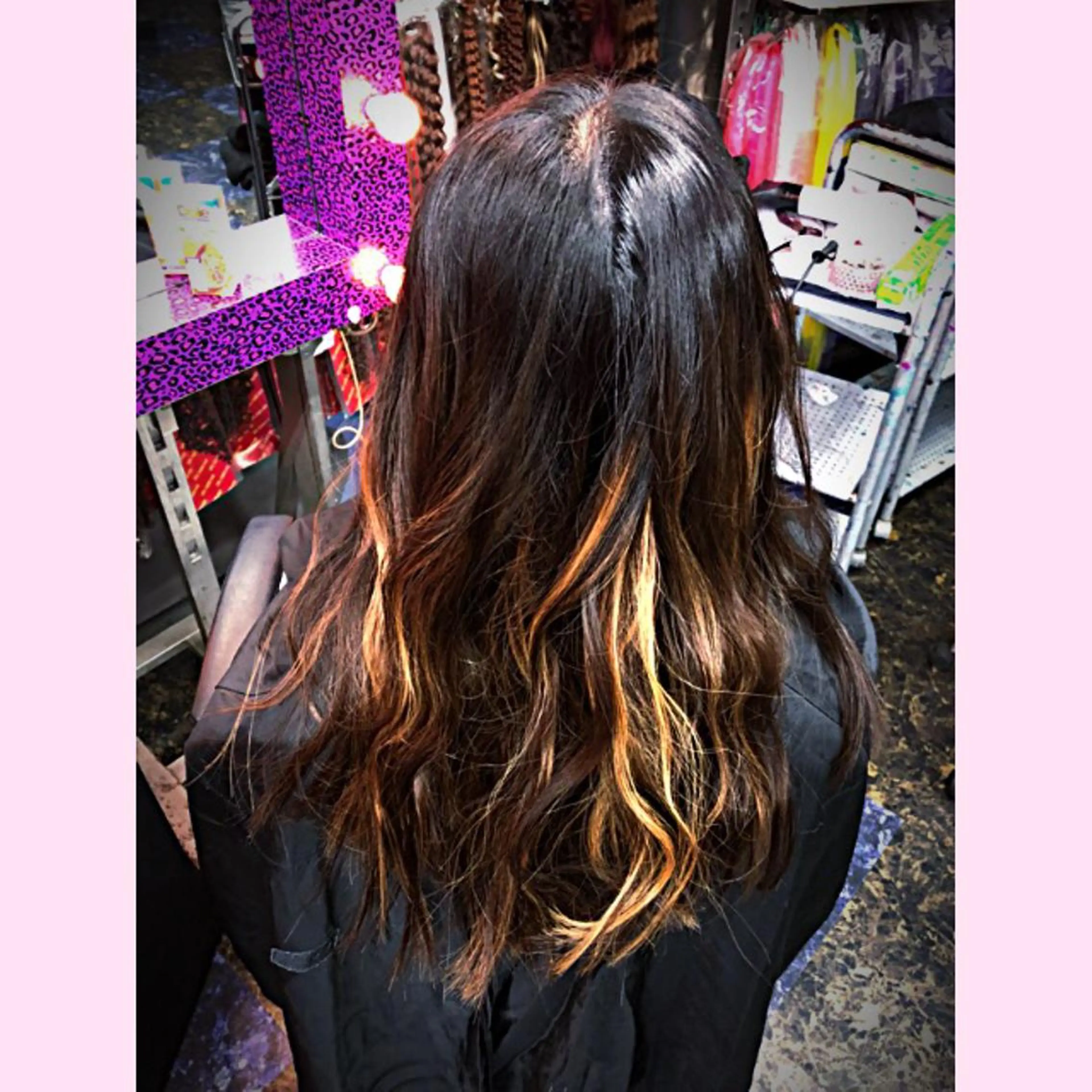 セミロング カラー ブリーチ メッシュ ヘアカラー トリートメント 秋葉 洸平のヘアスタイル