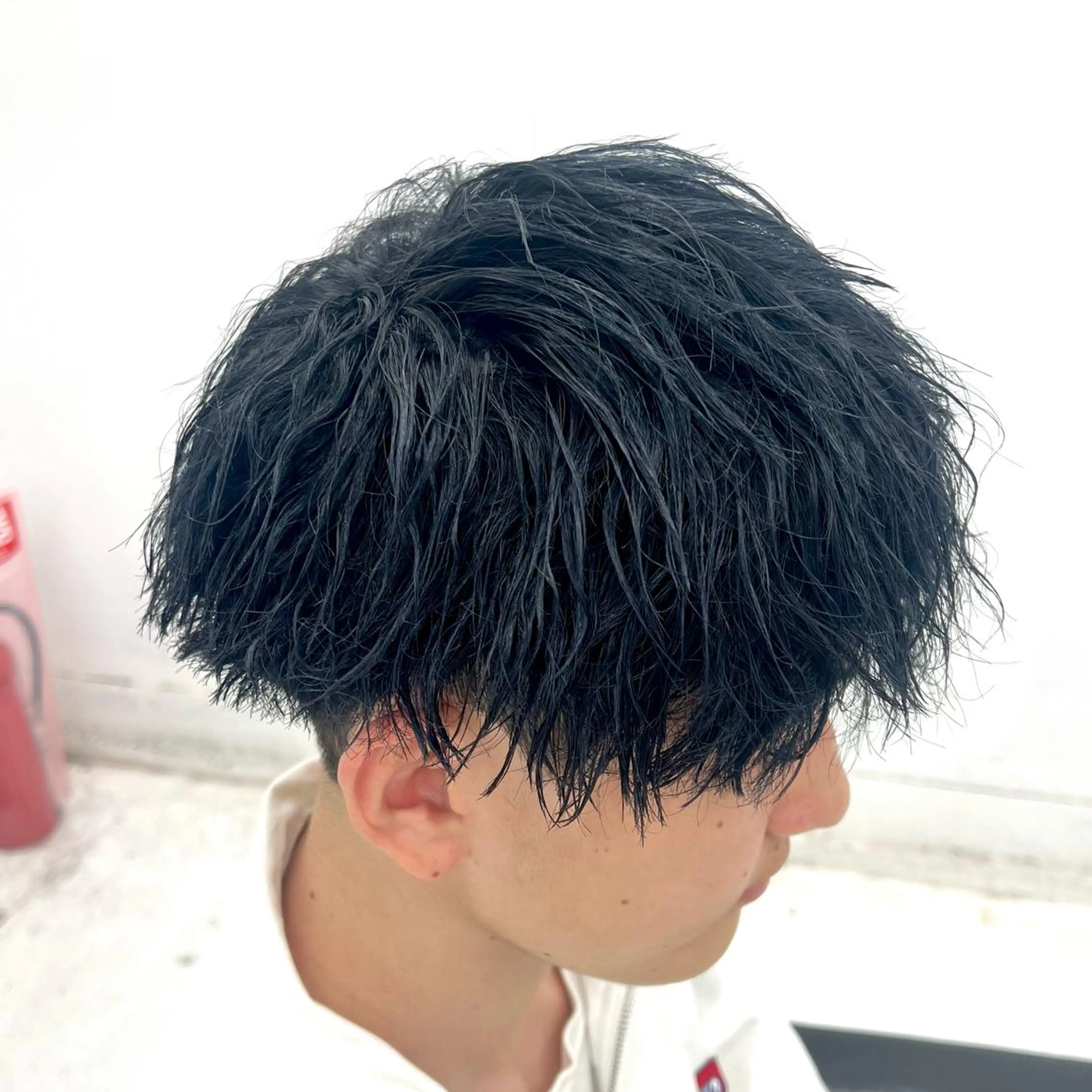 カラー パーマ メンズ メンズパーマ メンズツイストパーマ 黒髪 ブルーカラー ブルーブラック カット 柏メンズカットパーマ NO.1タイチのヘアスタイル