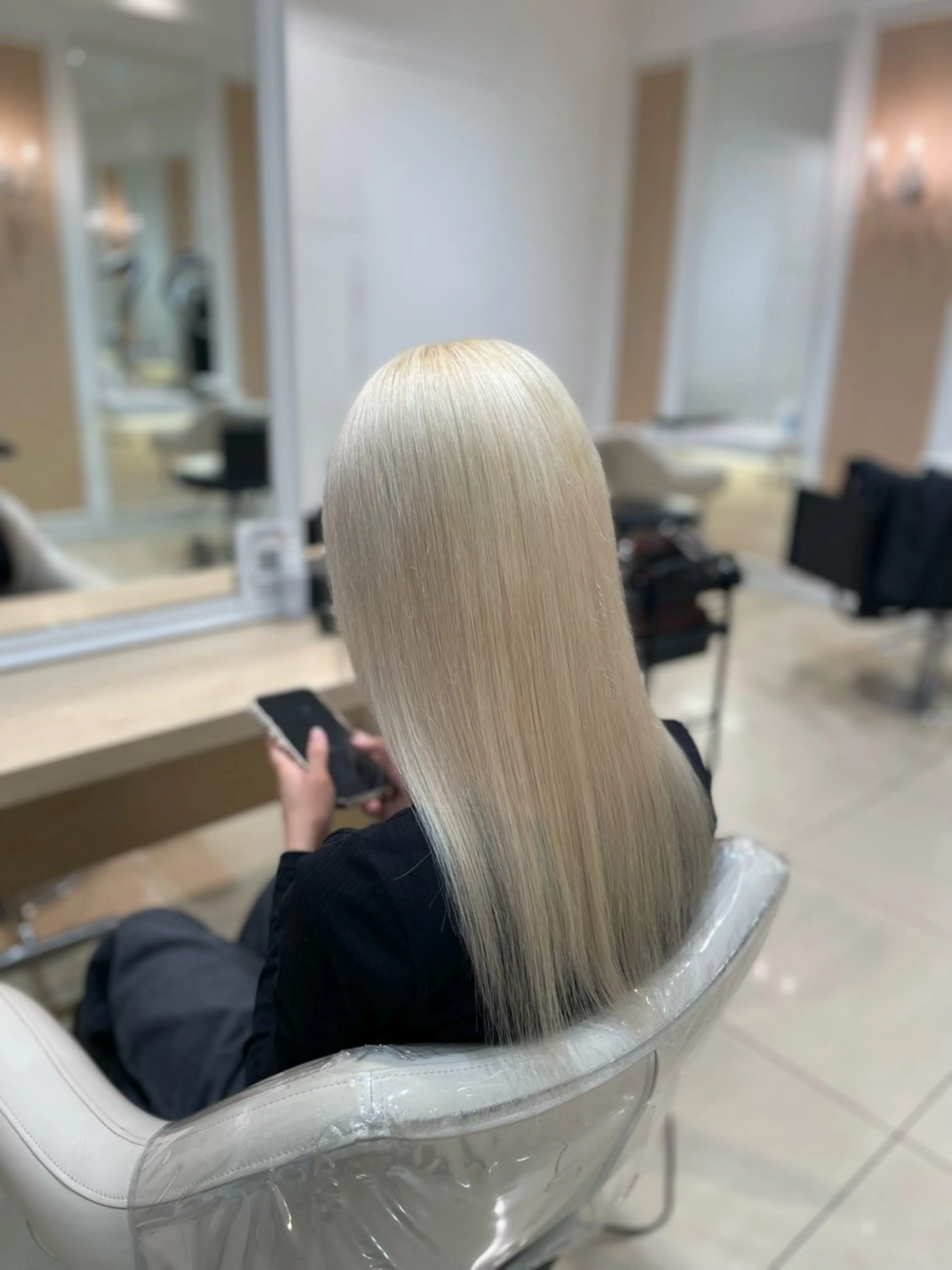 セミロング カラー ブリーチ ブロンド ヘアカラー ☆Ash中目黒 浦野遥☆*。のヘアスタイル