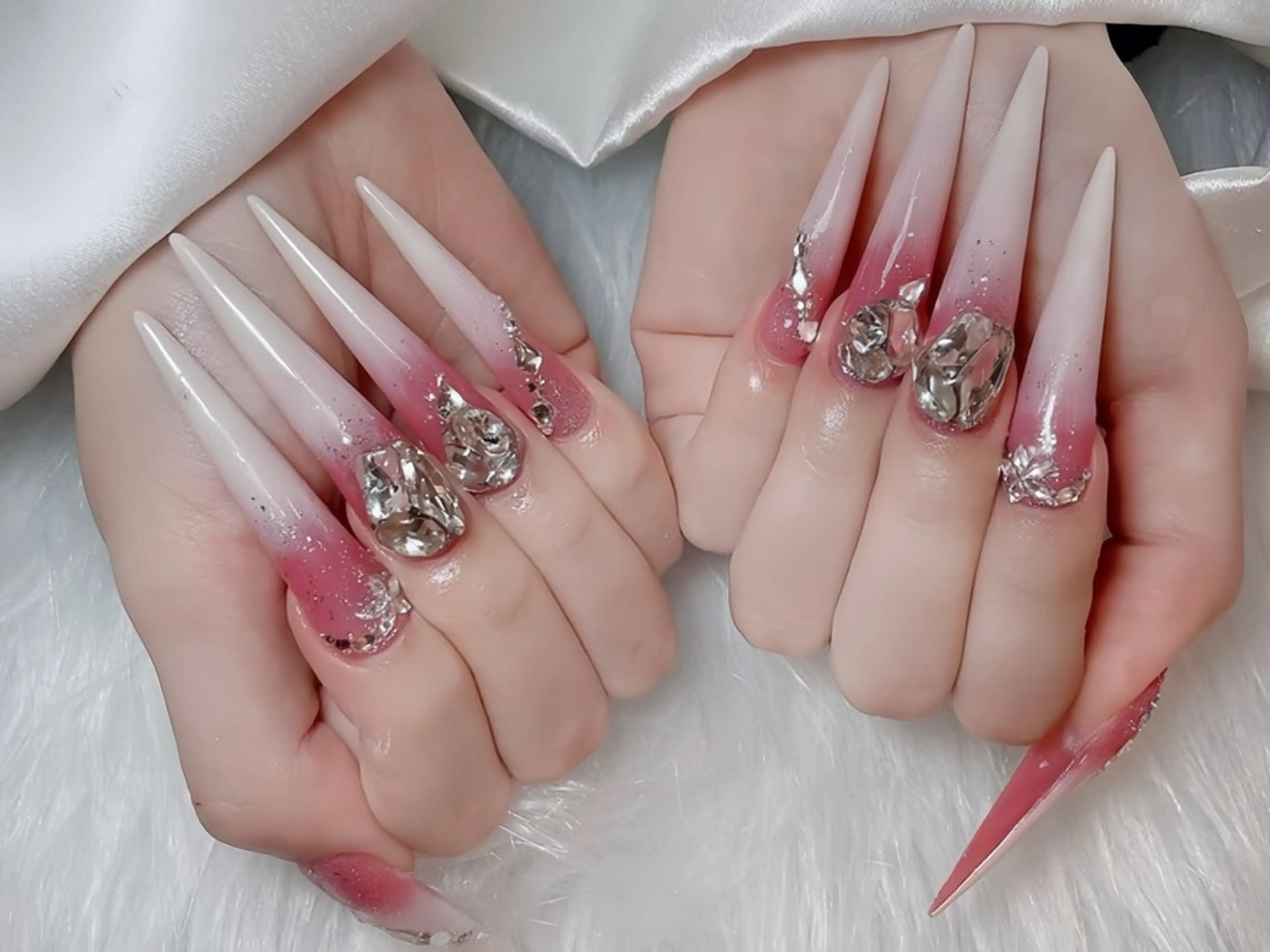 ネイル オーロラネイル ジェルネイル 韓国ネイル ロングネイル マグネットネイル ハンドネイル Rin Nail Shinokuboのネイルデザイン