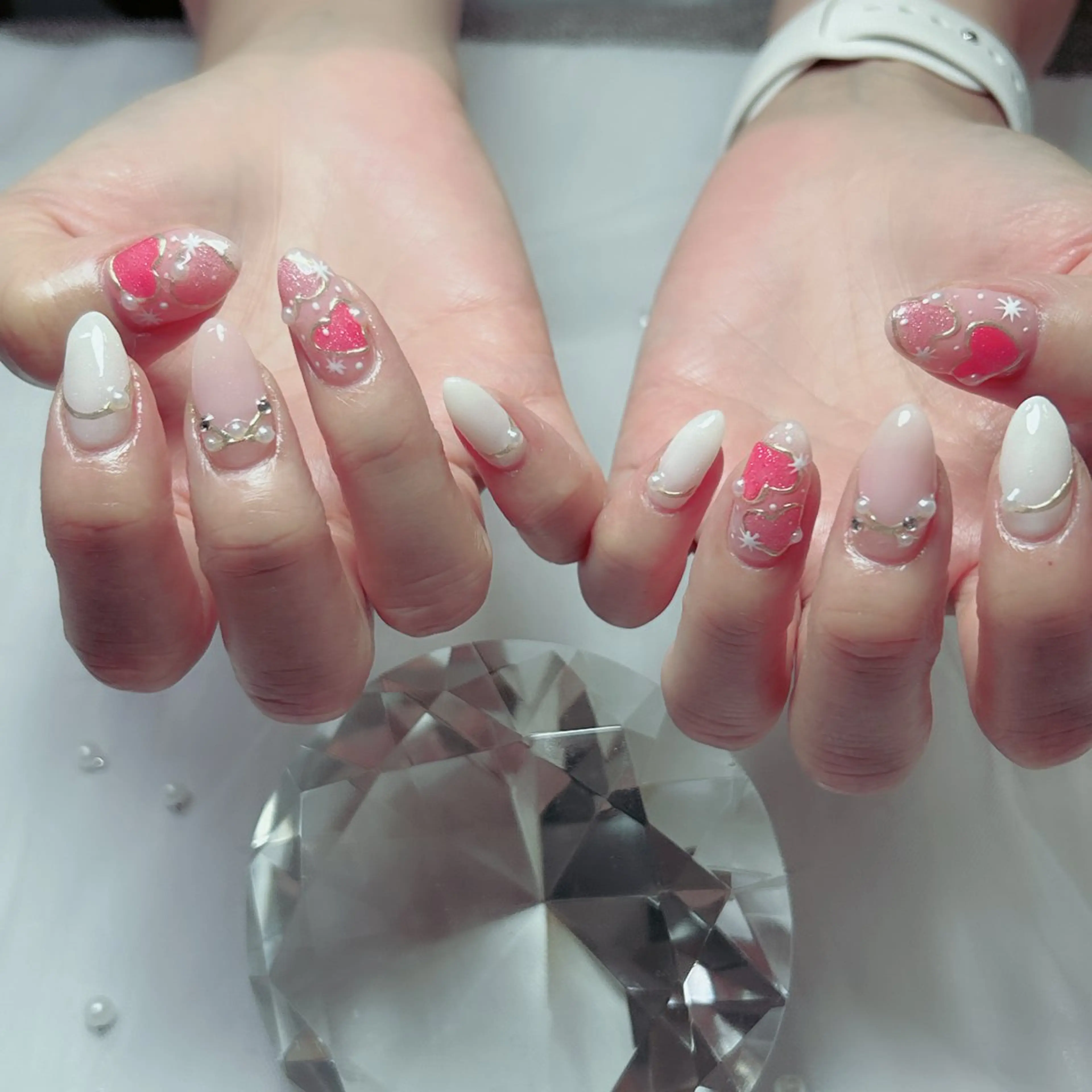 ネイル オーロラネイル フラワーネイル フレンチネイル キラキラネイル ラメ(グリッター) ハンドネイル Cute Tips nailのネイルデザイン