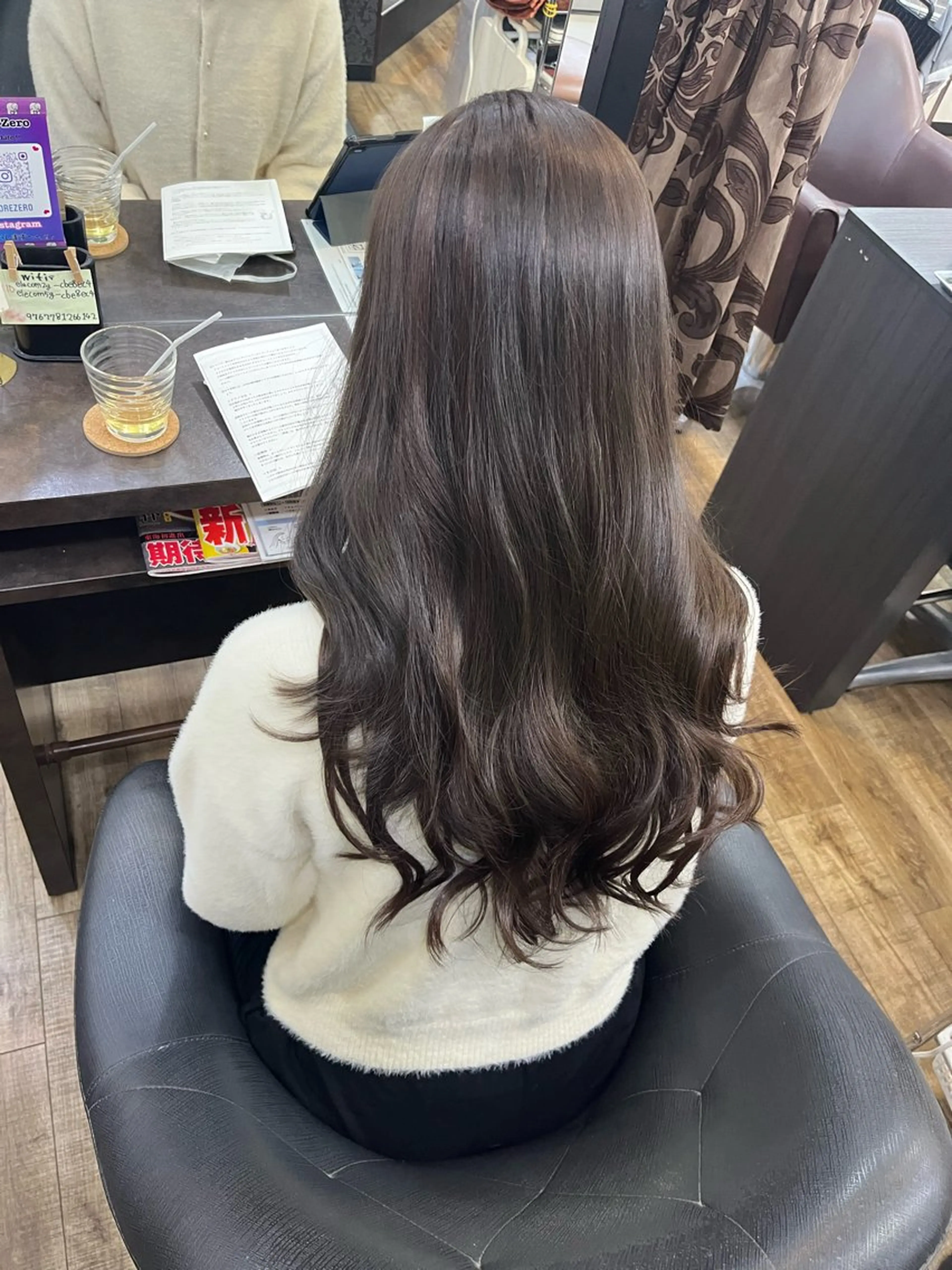 ロング カラー シールエクステ オリーブグレー エクステ 韓国風ヘア ロング ヘアカラー エクステ きむえり/髪質改善 /うねり広がり改善のヘアスタイル