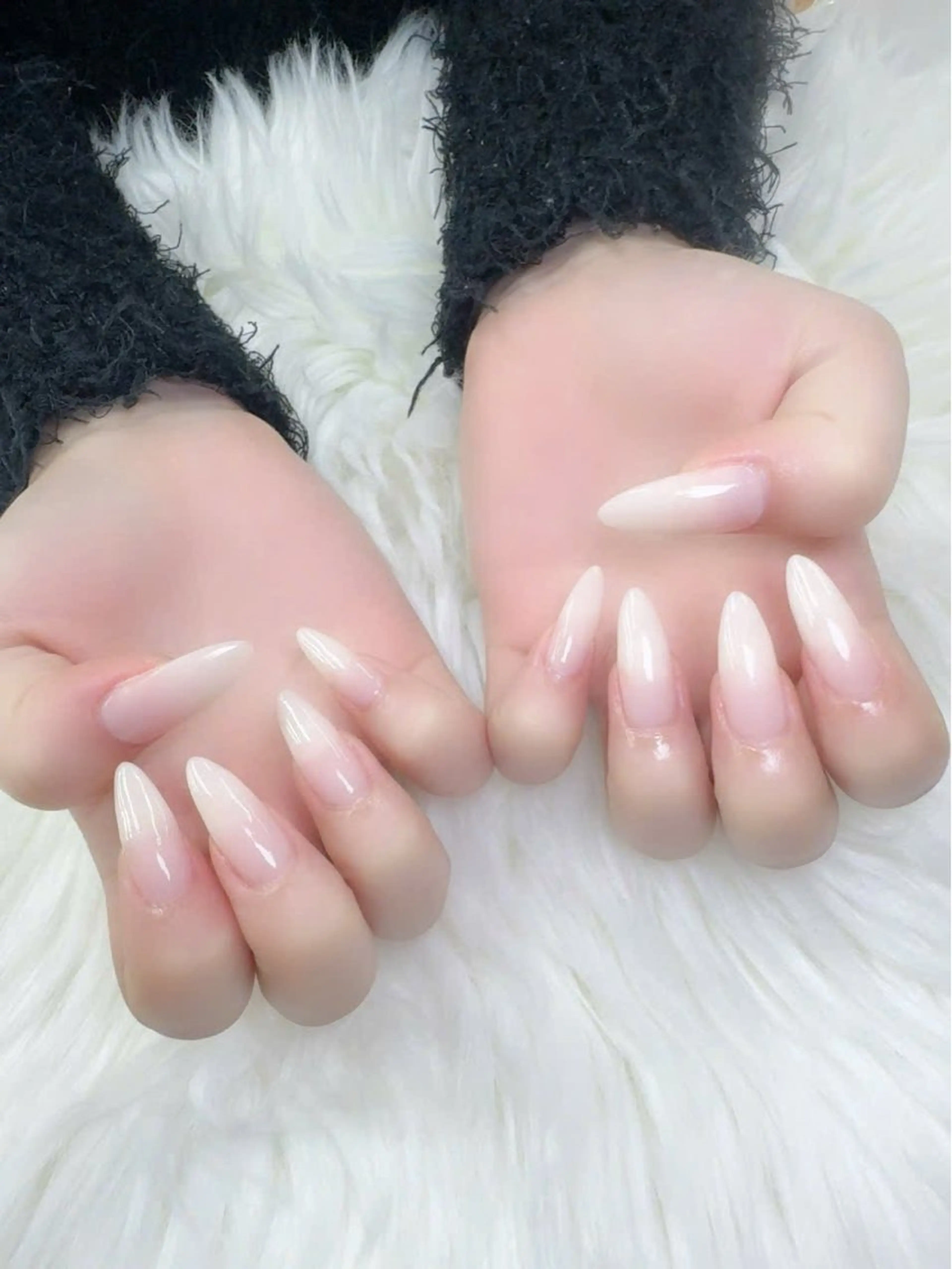 ネイル フレンチネイル グラデーション キラキラネイル 韓国ネイル マグネットネイル フットネイル Hara Nail 【パラジェル使用】のネイルデザイン
