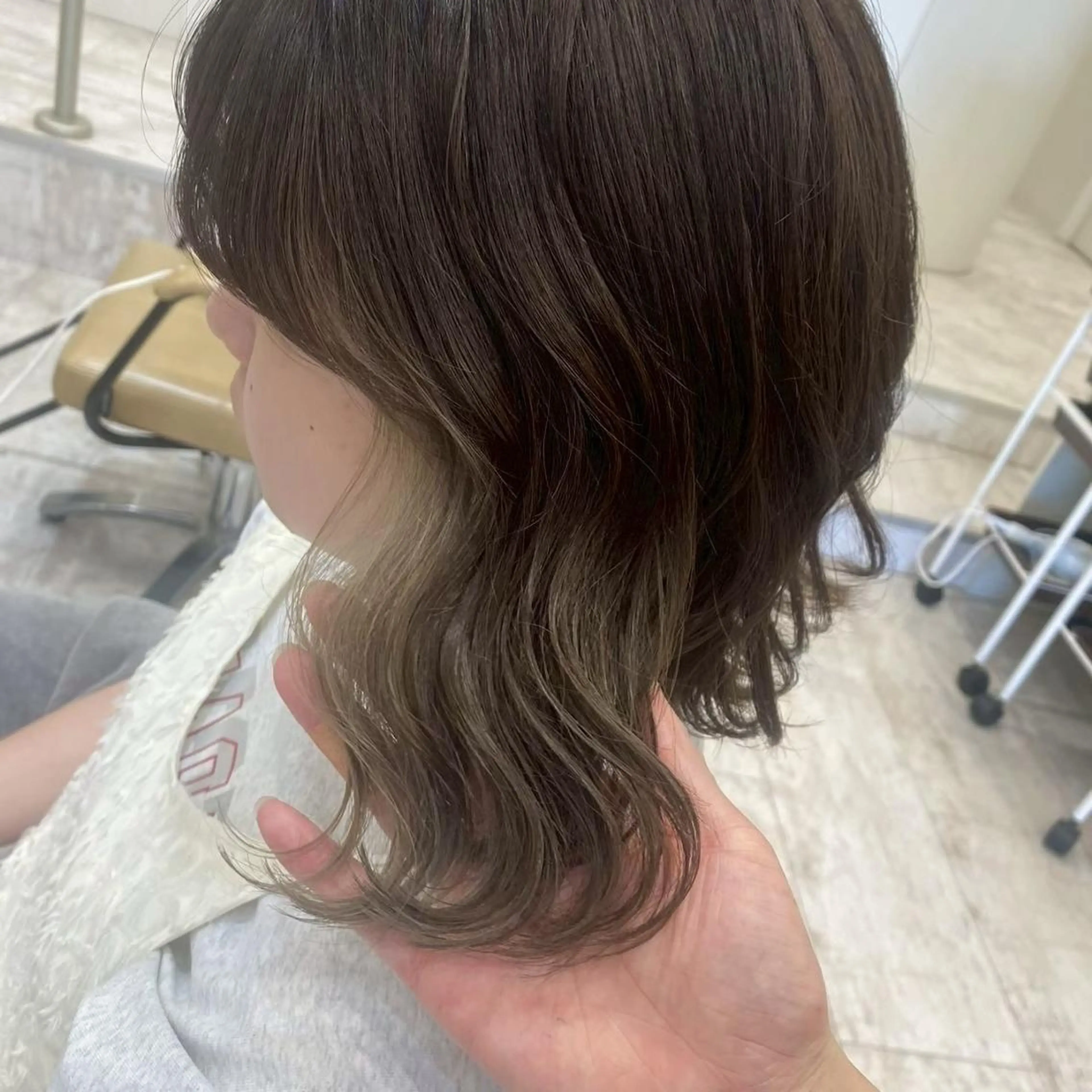 セミロング パーマ カラー ヘアアレンジ ベージュカラー ブリーチ 透明感カラー グレージュ ブリーチなしカラー 肥後 有紗のヘアスタイル