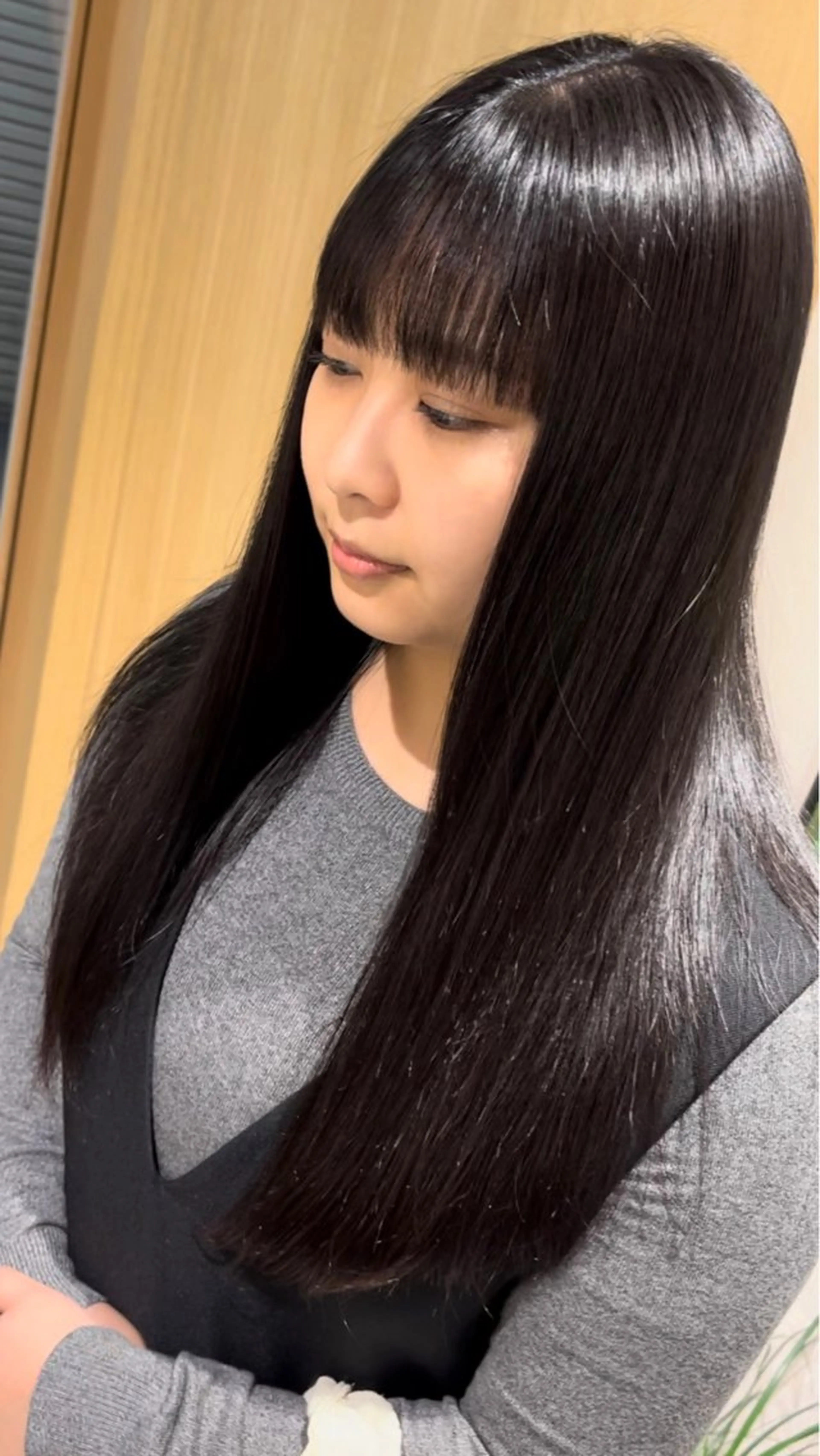 セミロング COMMUOVERE瓢箪山店所属・瓦井 慧のヘアスタイル