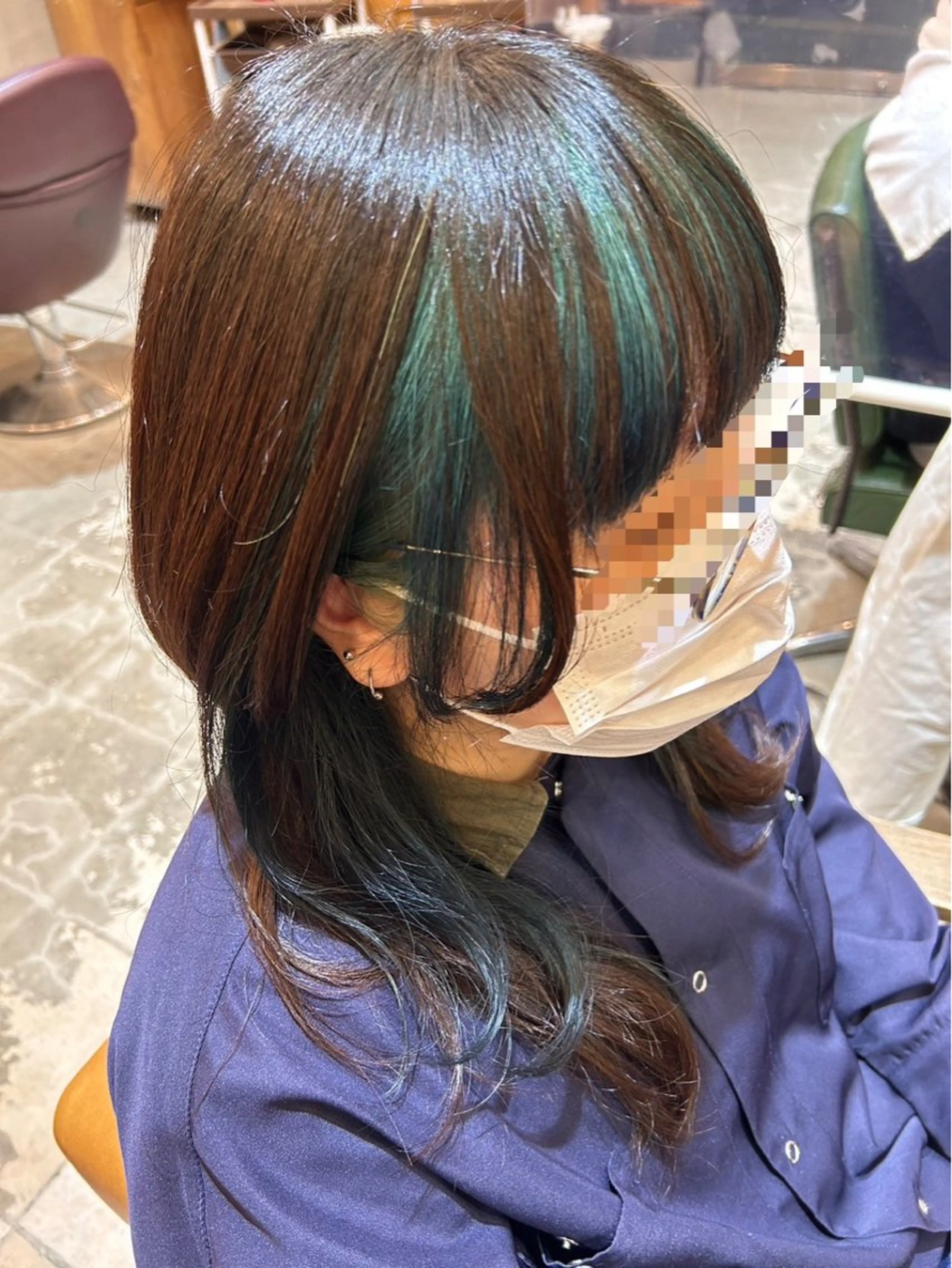 ミディアム カラー ブリーチ エメラルドグリーン インナーカラー カット ヘアカラー トリートメント 若狭 彩花のヘアスタイル