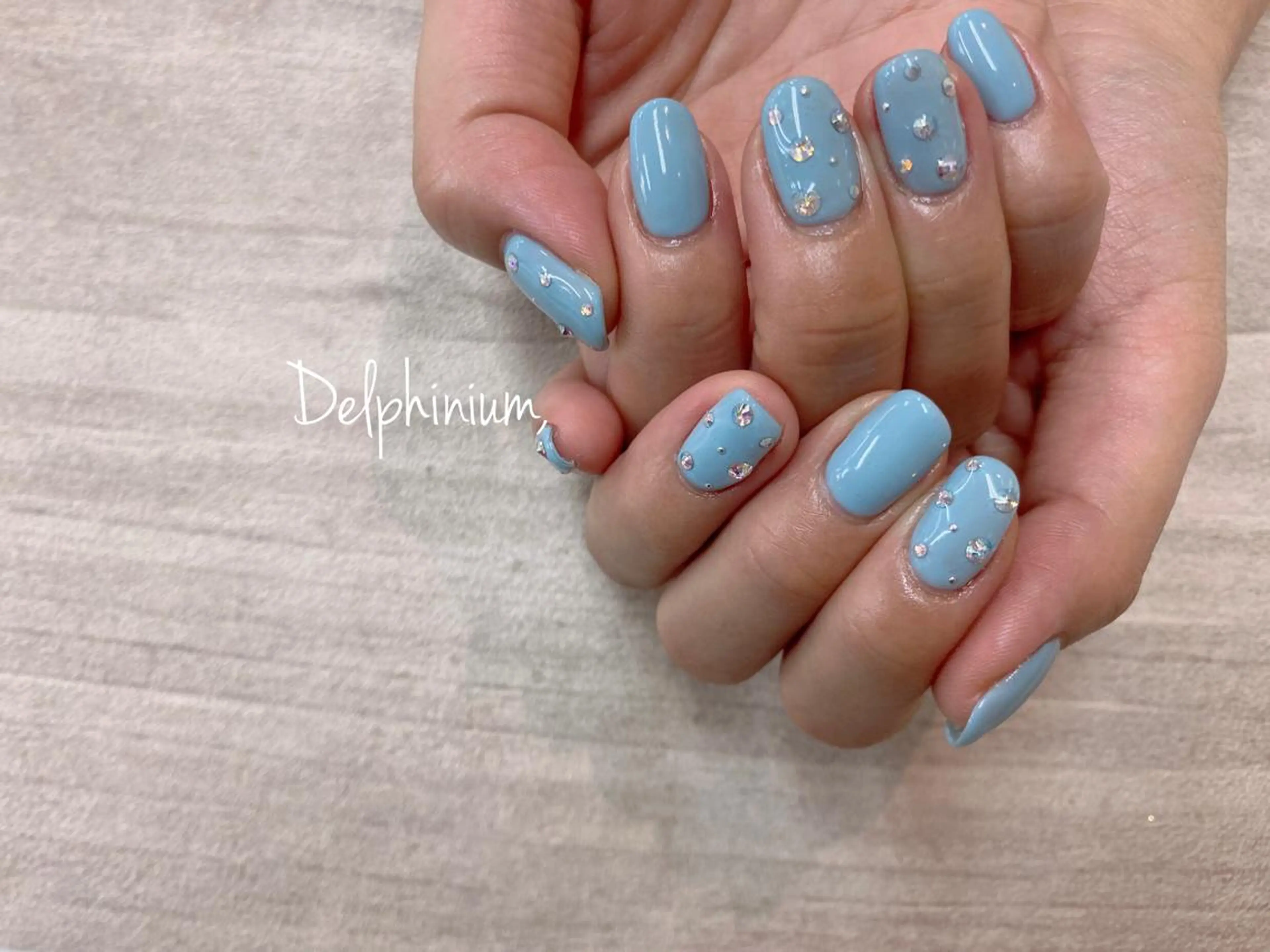 ネイル ブルー キラキラネイル シンプルネイル 岡本 友恵のネイルデザイン