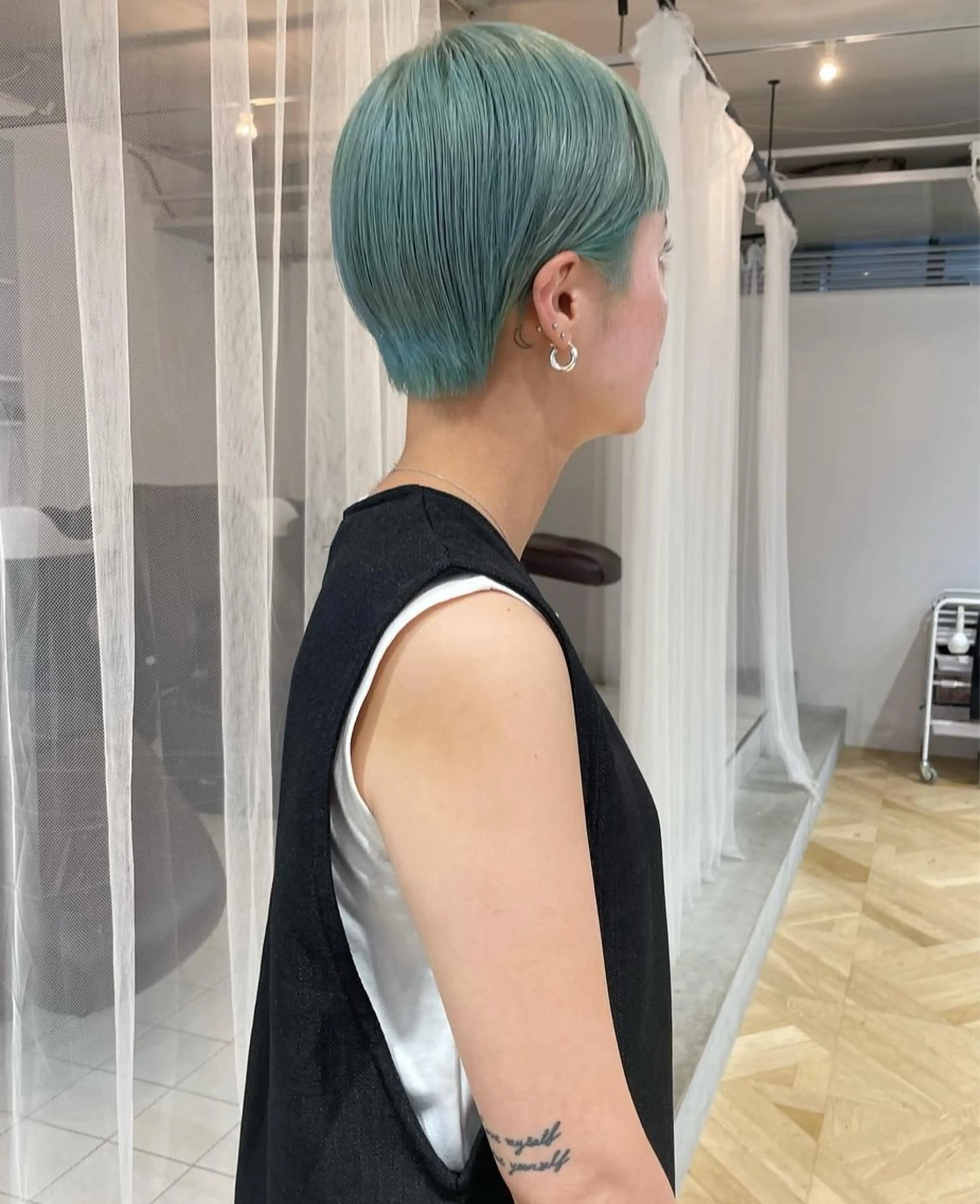 ショート かがやしづ ⭐️ハイトーンのヘアスタイル