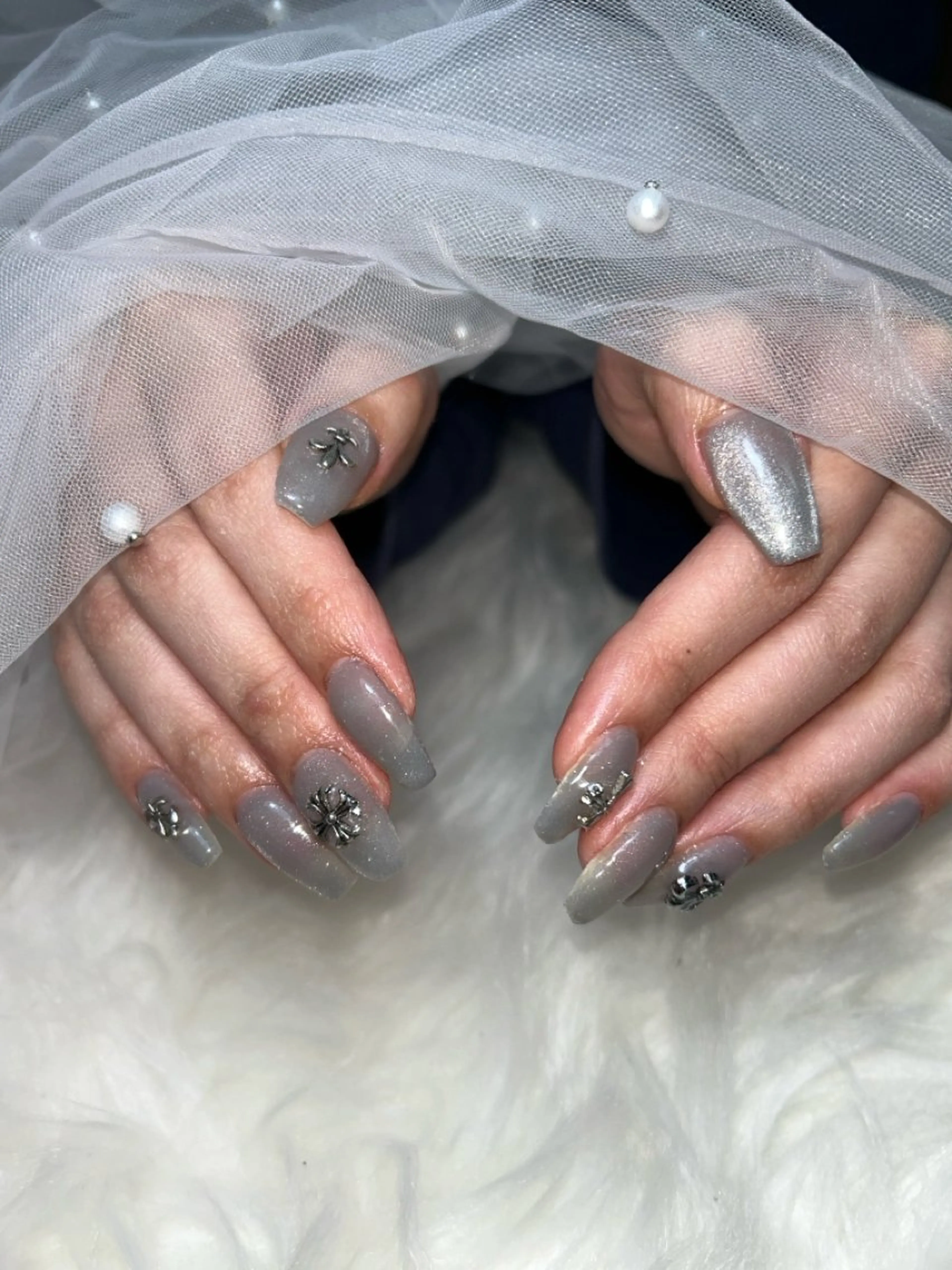 ネイル 長さ出し マグネットネイル シルバー nail salon Lilynのネイルデザイン