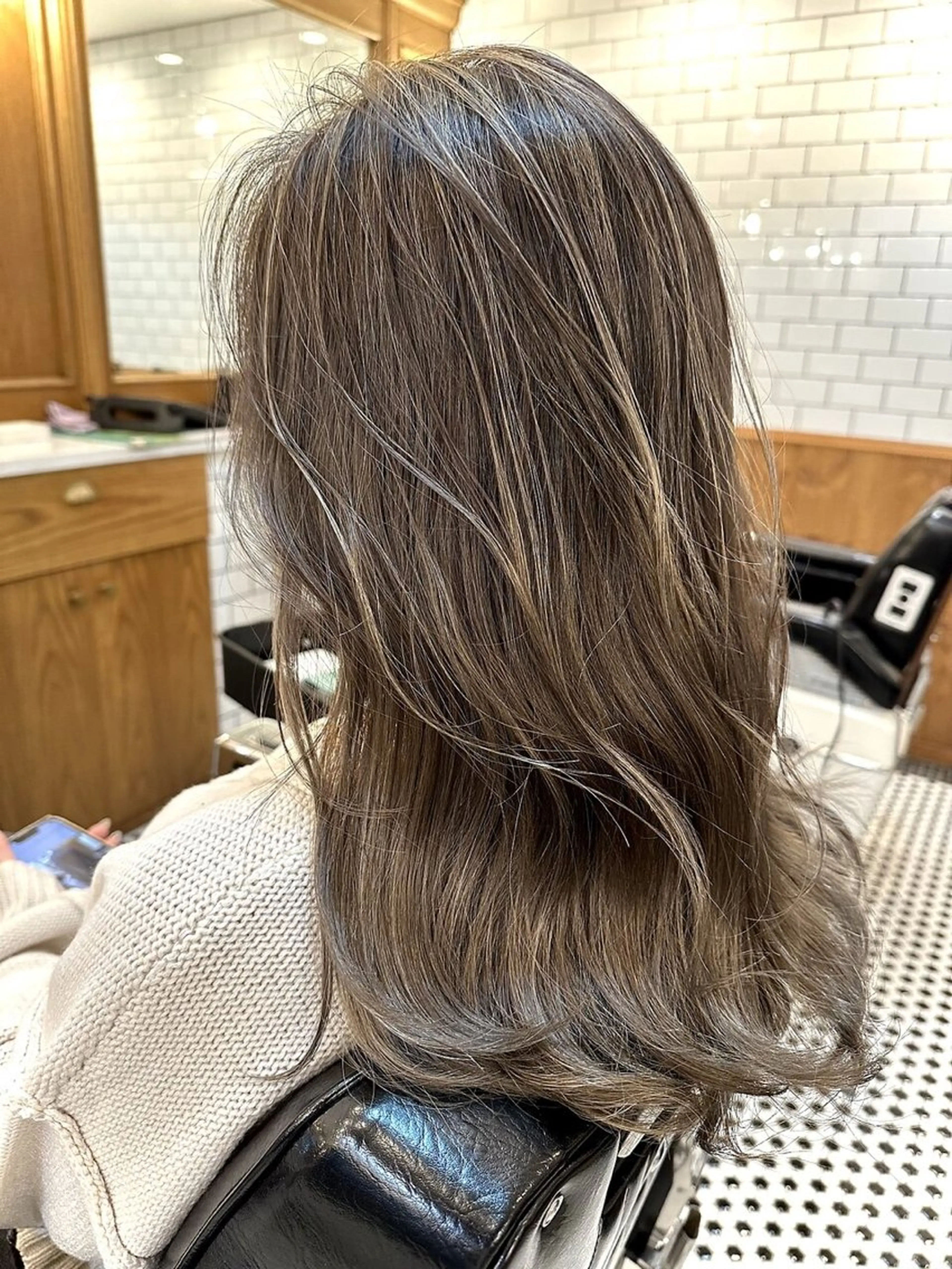 カラー MEGU💓艶髪 レイヤー💓韓国風のヘアスタイル