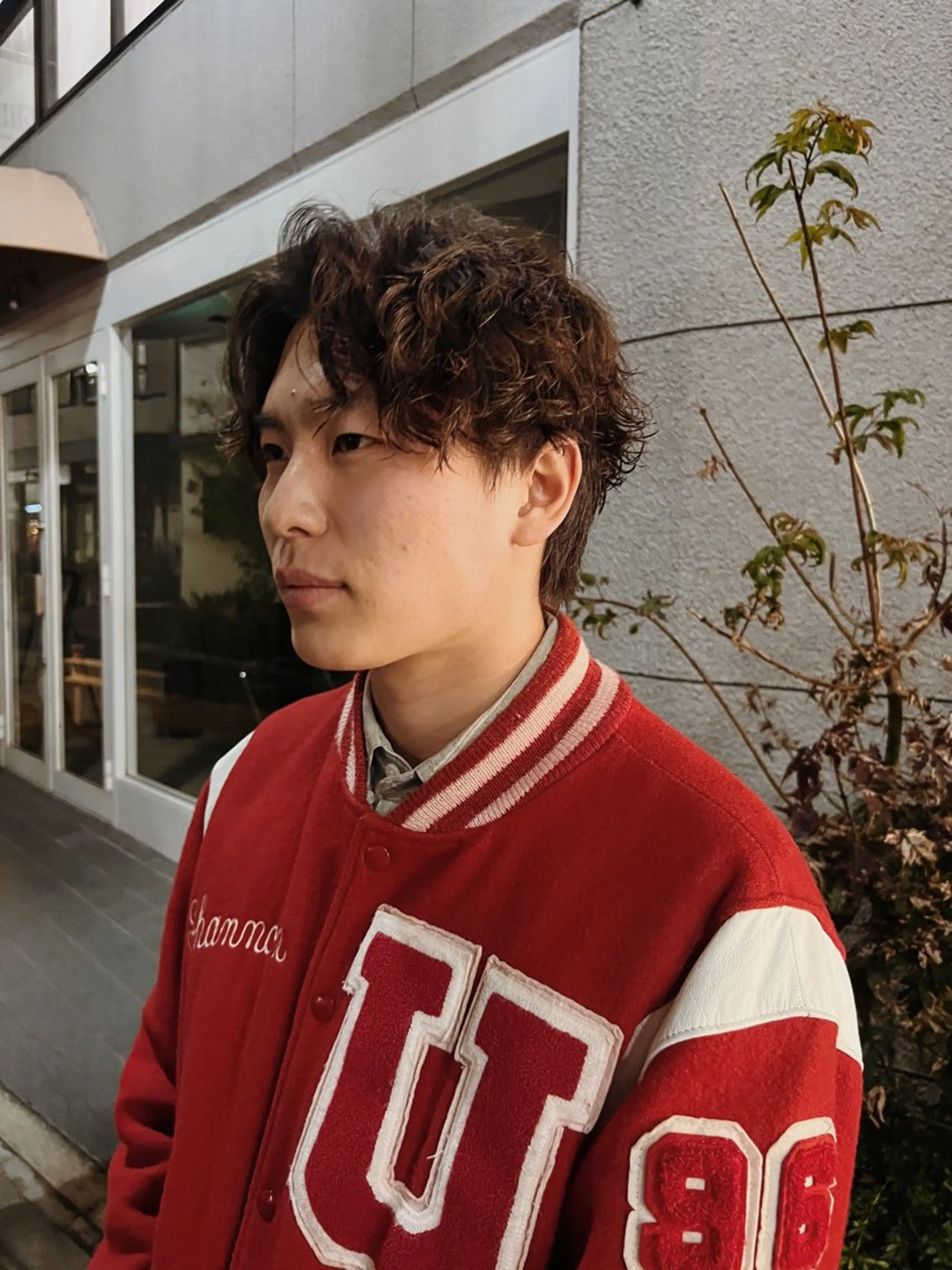 ミディアム カラー パーマ ヘアアレンジ メンズ ミディアムパーマ メンズブリーチ センターパート マッシュ メンズパーマ カット パーマ トリートメント ショートヘア原宿 fifth コシのヘアスタイル