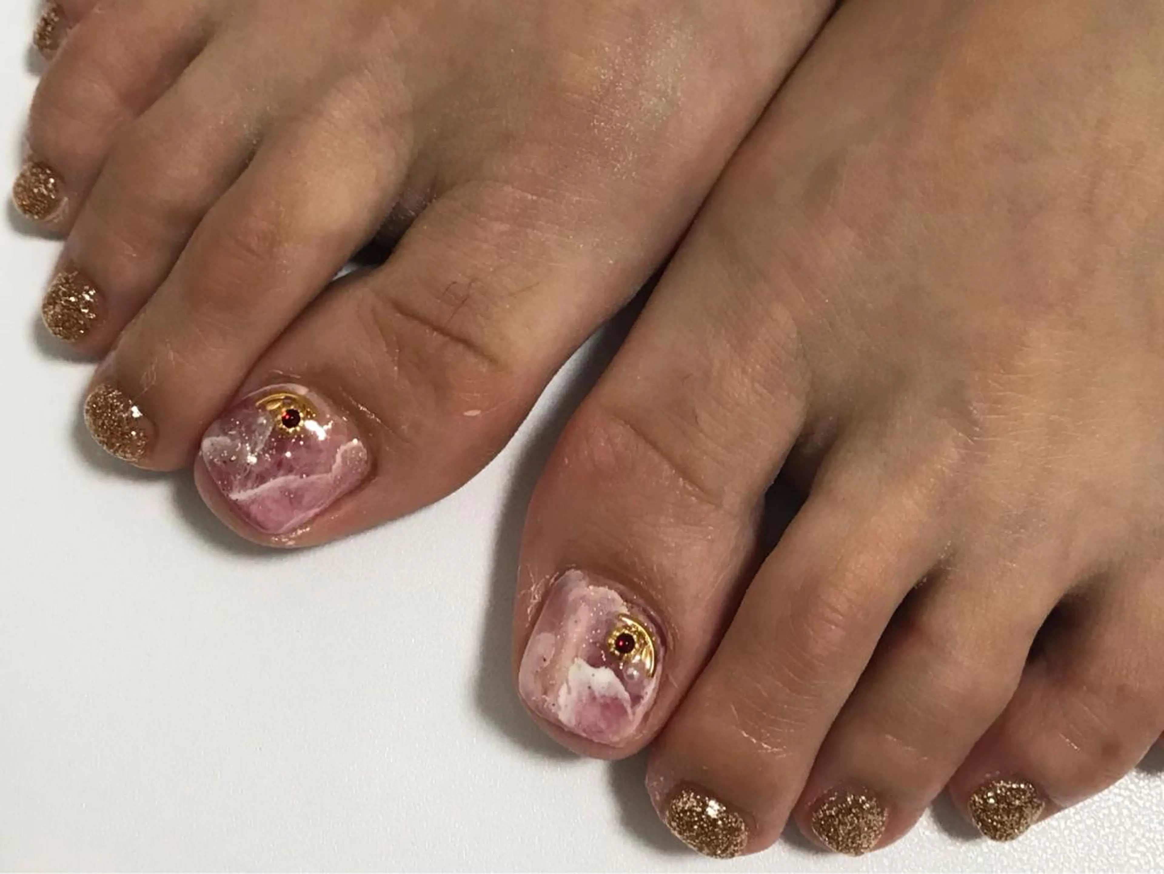 ネイル フットネイル ニュアンスネイル disini所属・Disini nailのネイルデザイン