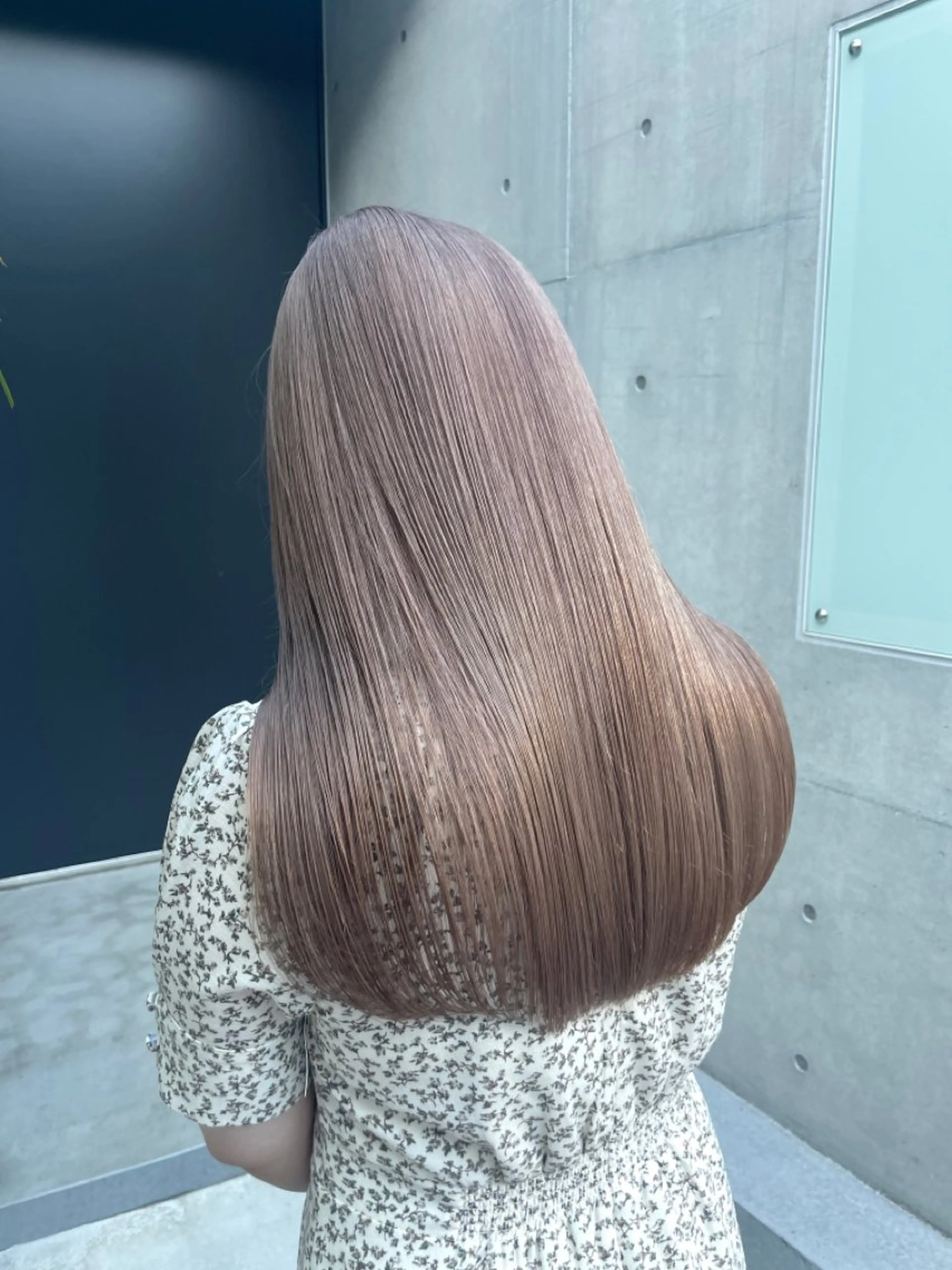 ロング カラー ベージュカラー ミルクティーベージュ ホワイトベージュ カットモデル募集 /RIOのヘアスタイル