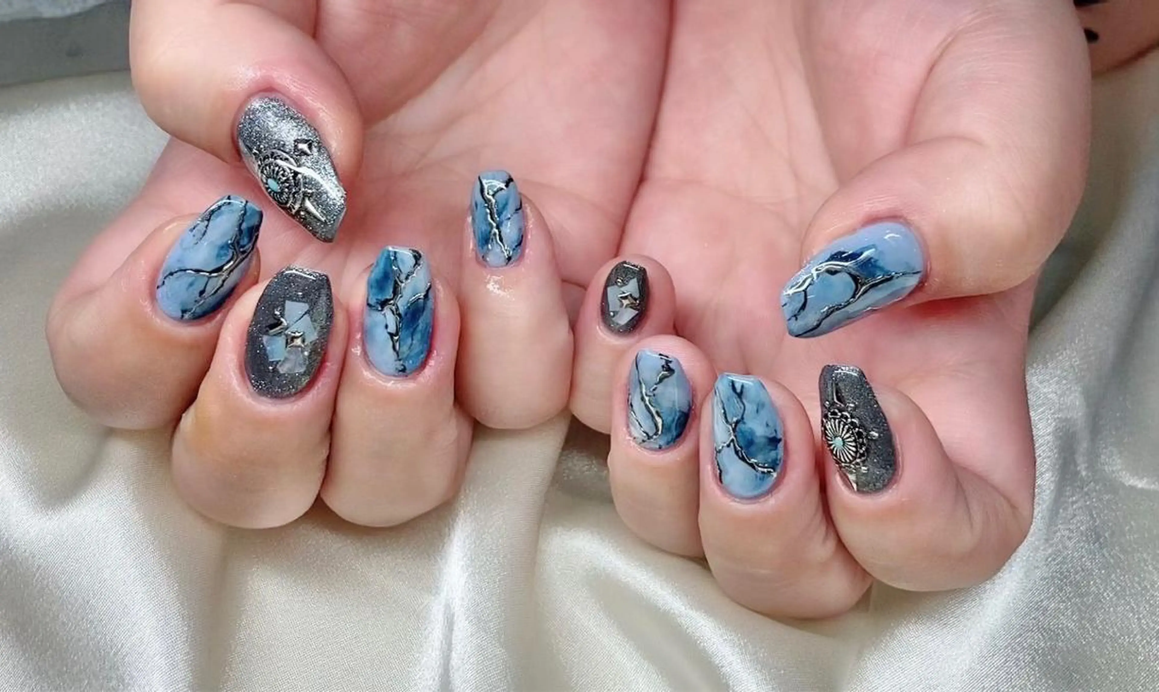 ネイル マツエク・マツパ アイブロウ 韓国風マツエク パリジェンヌラッシュリフト まつげパーマ 長さ出し ジェルネイル ハンドネイル Nail&eye Belire 新宿のネイルデザイン