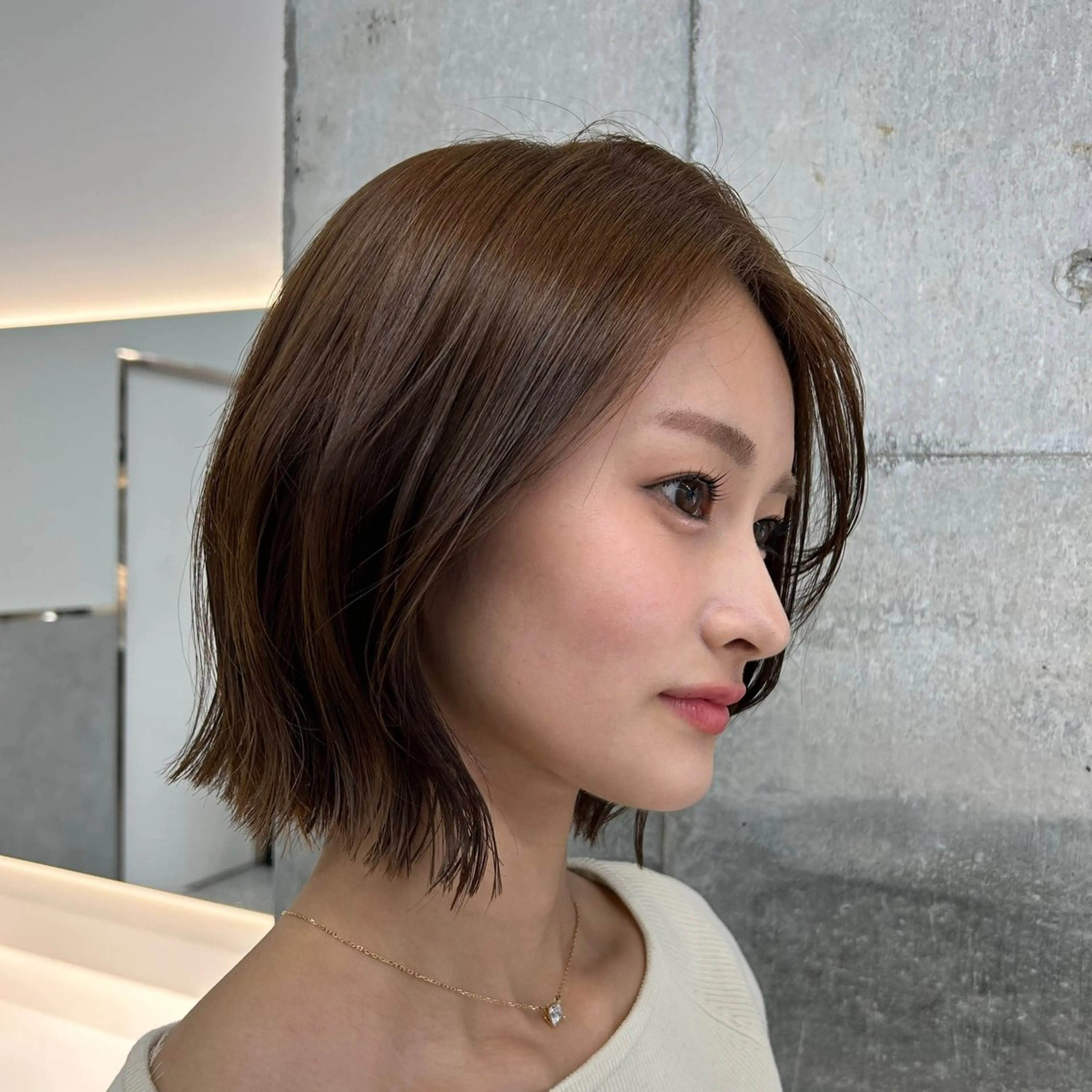 ミディアム カラー 切りっぱなしボブ ボブレイヤー アッシュ アッシュブラウン ベージュカラー ボブ/縮毛矯正 jionのヘアスタイル
