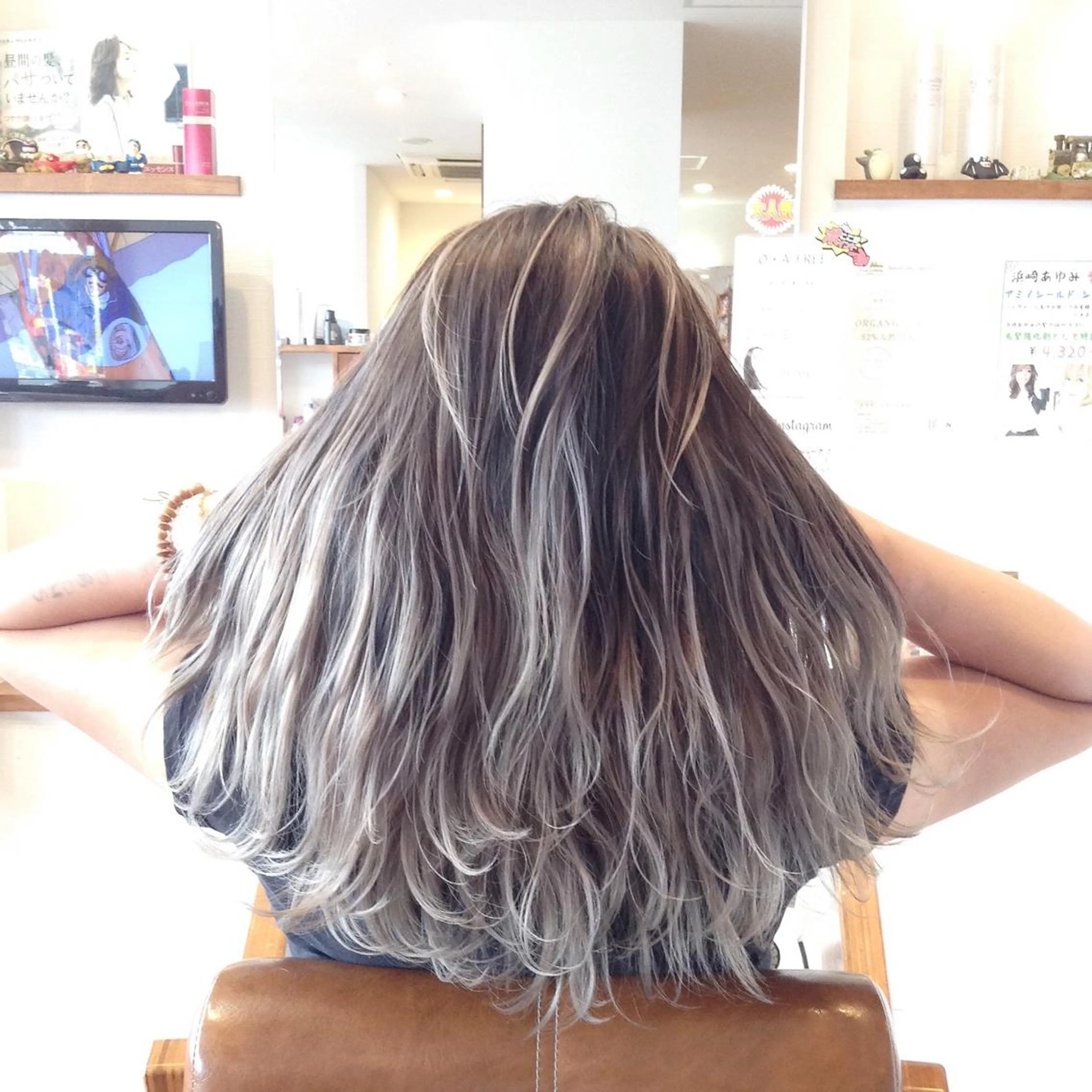 セミロング カラー アディクシーカラー ダブルカラー ハイライトカラー イルミナカラー 3Dハイライト カット ヘアカラー トリートメント 辨天 勇介のヘアスタイル