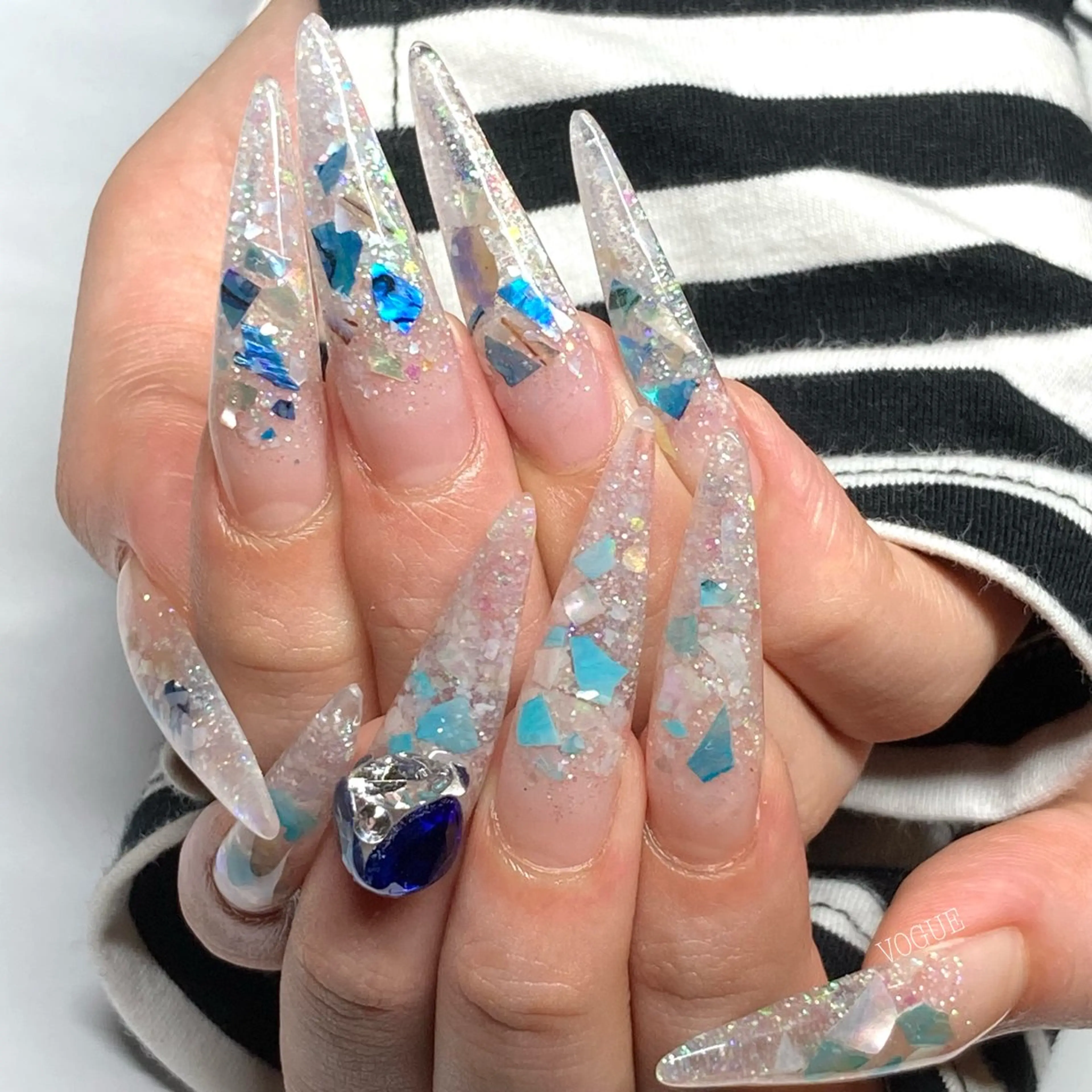 ネイル ハンドネイル VOGUE ×SWANのネイルデザイン