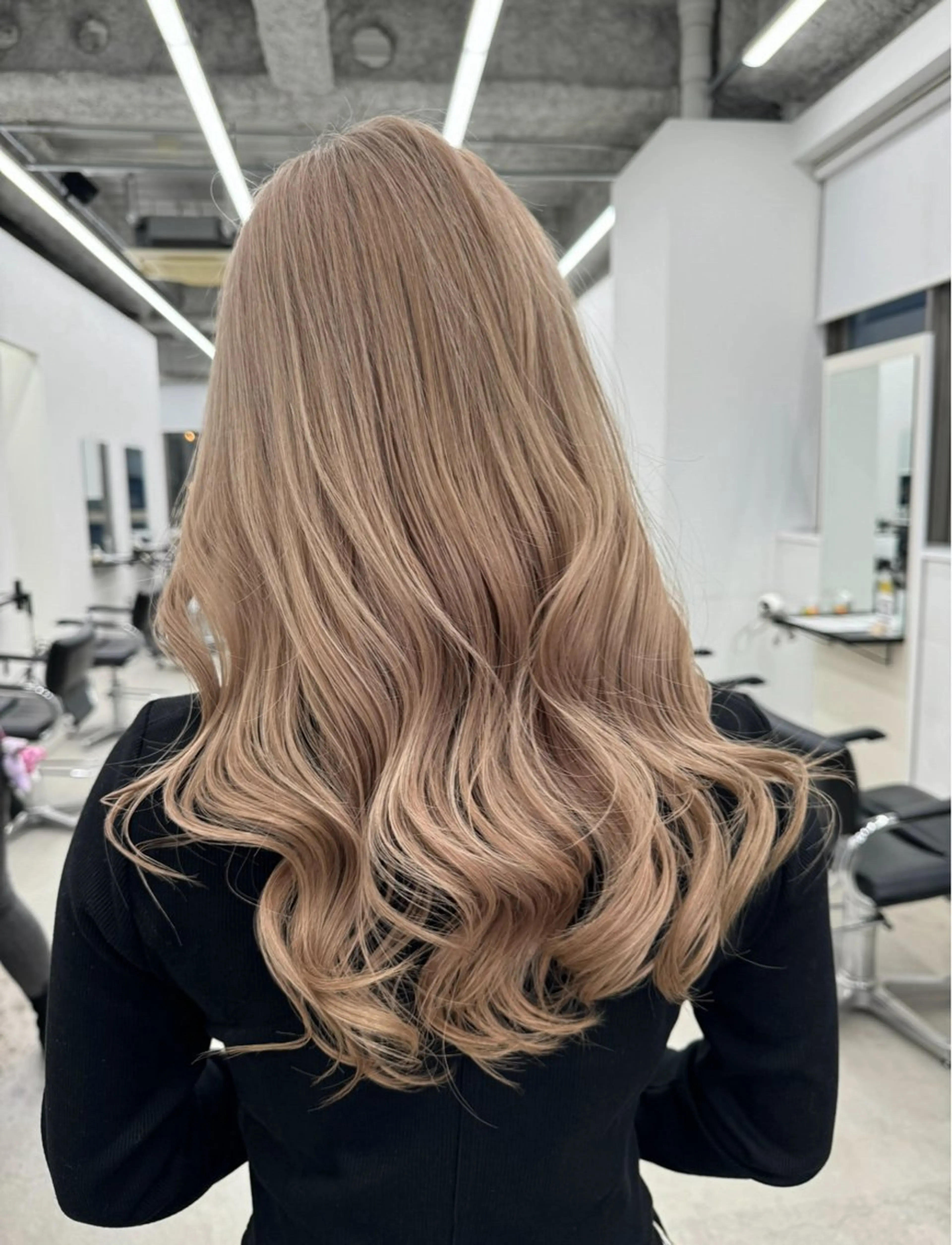 ロング カラー ヘアカラー 新美 蓮のヘアスタイル