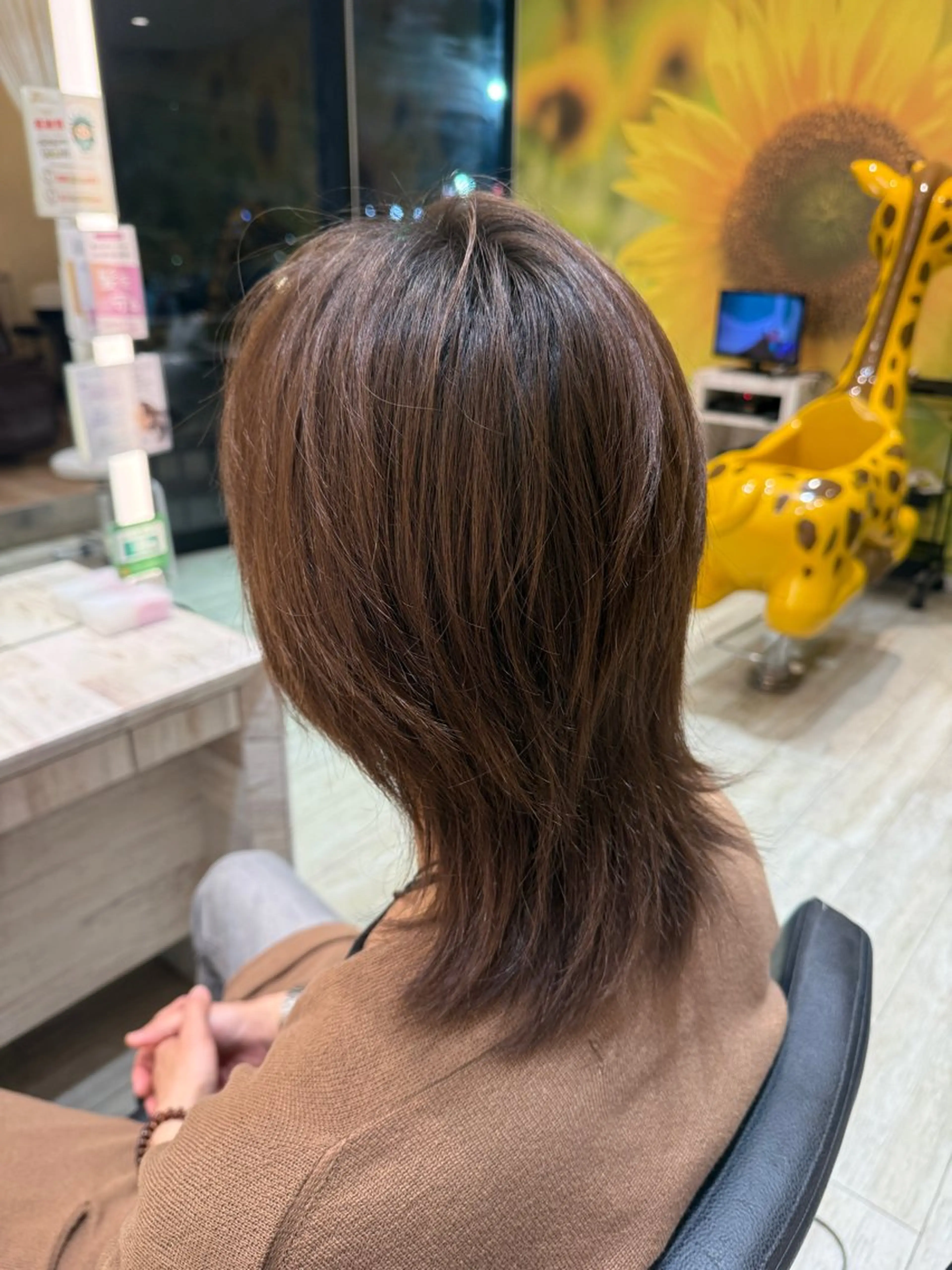 ミディアム カット NYNY四條畷 嶌野衣純のヘアスタイル