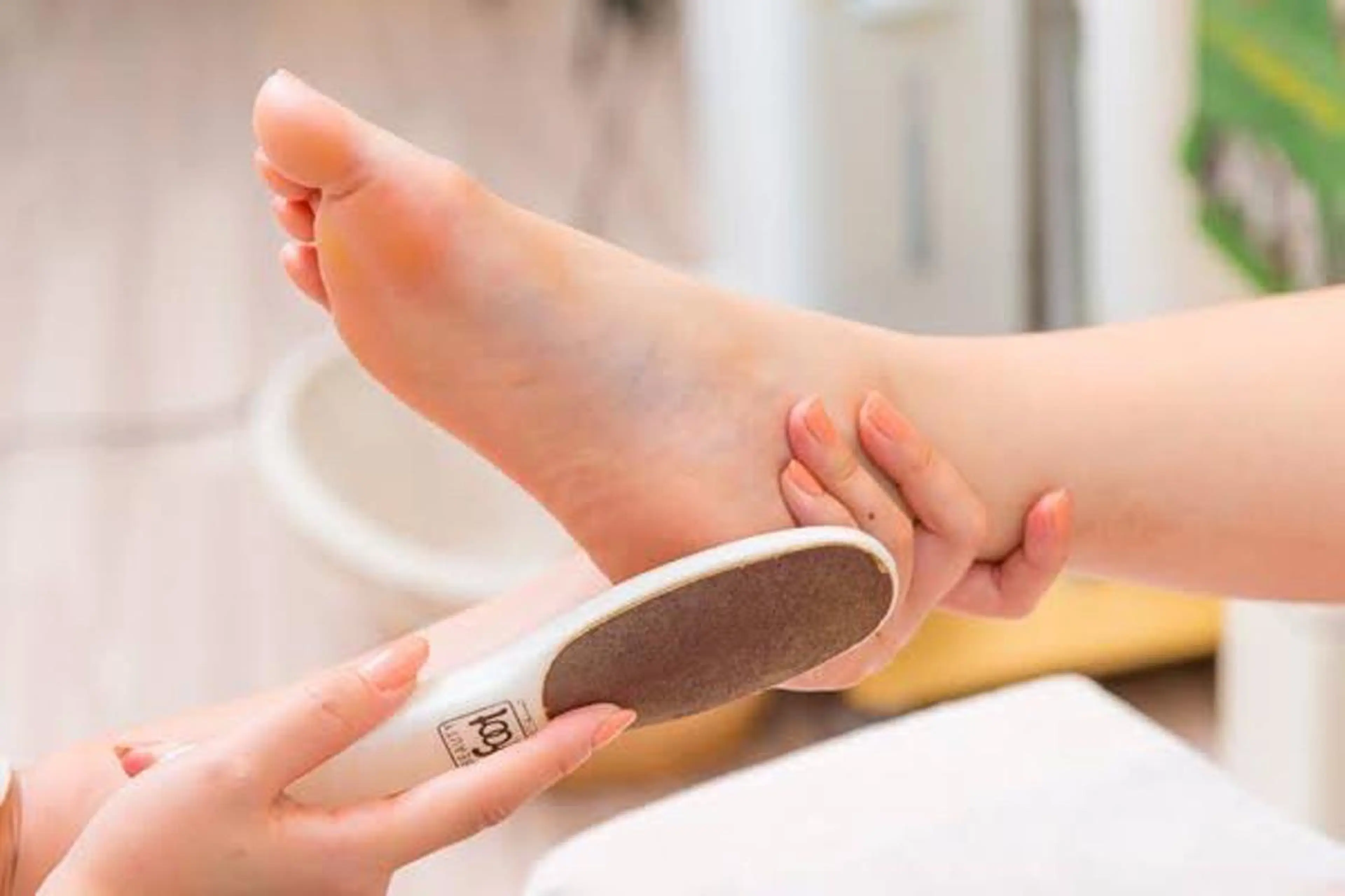 ≪フットケア30分+ 足湯5分サービス ≫ ガサガサと足のだるさに!古い角質を取り除く事により、皮膚の新陳代謝を促し、の写真