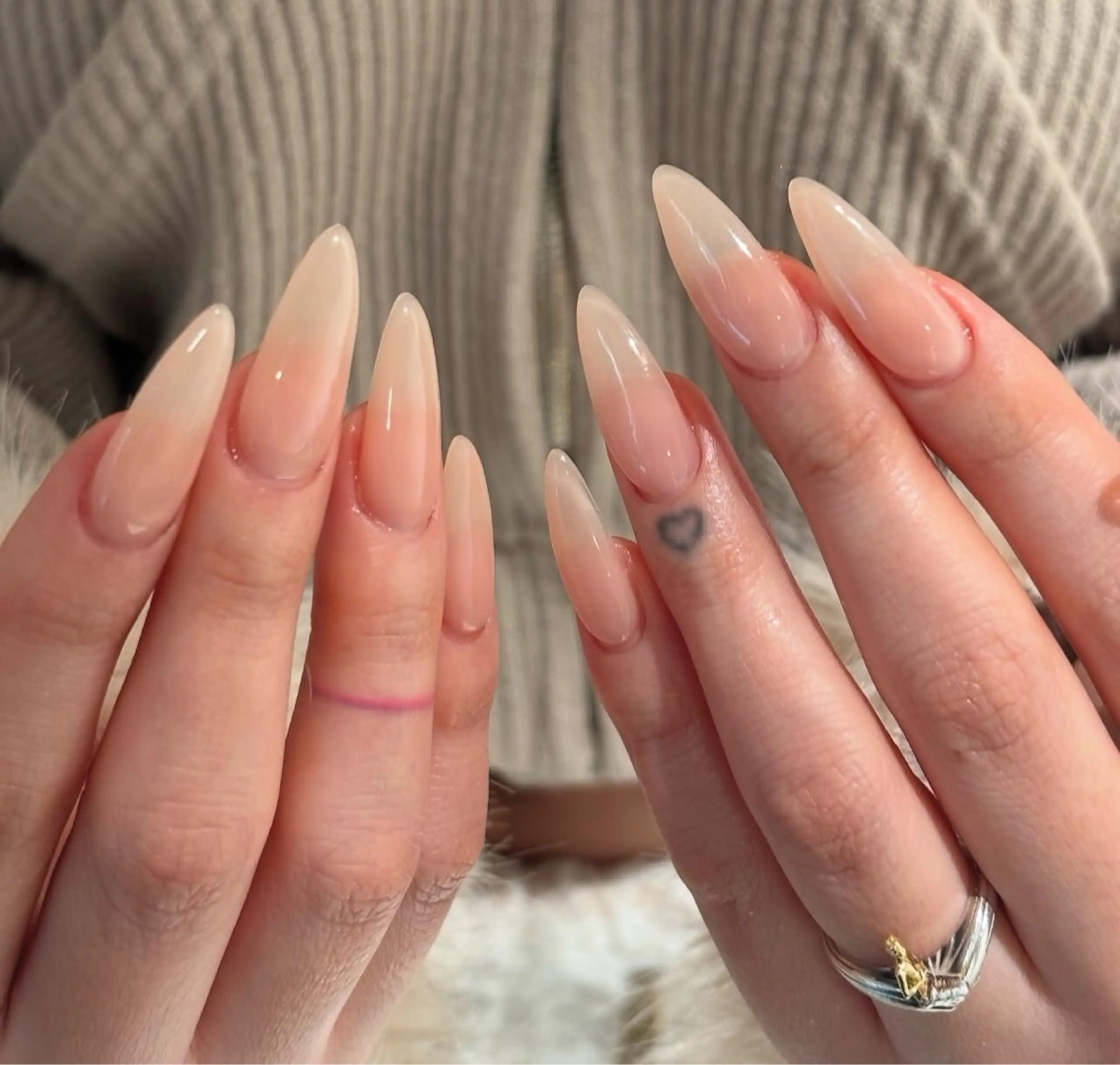 ネイル グラデーション キラキラネイル ワンカラーネイル 冬ネイル Jenn Nail Salonのネイルデザイン