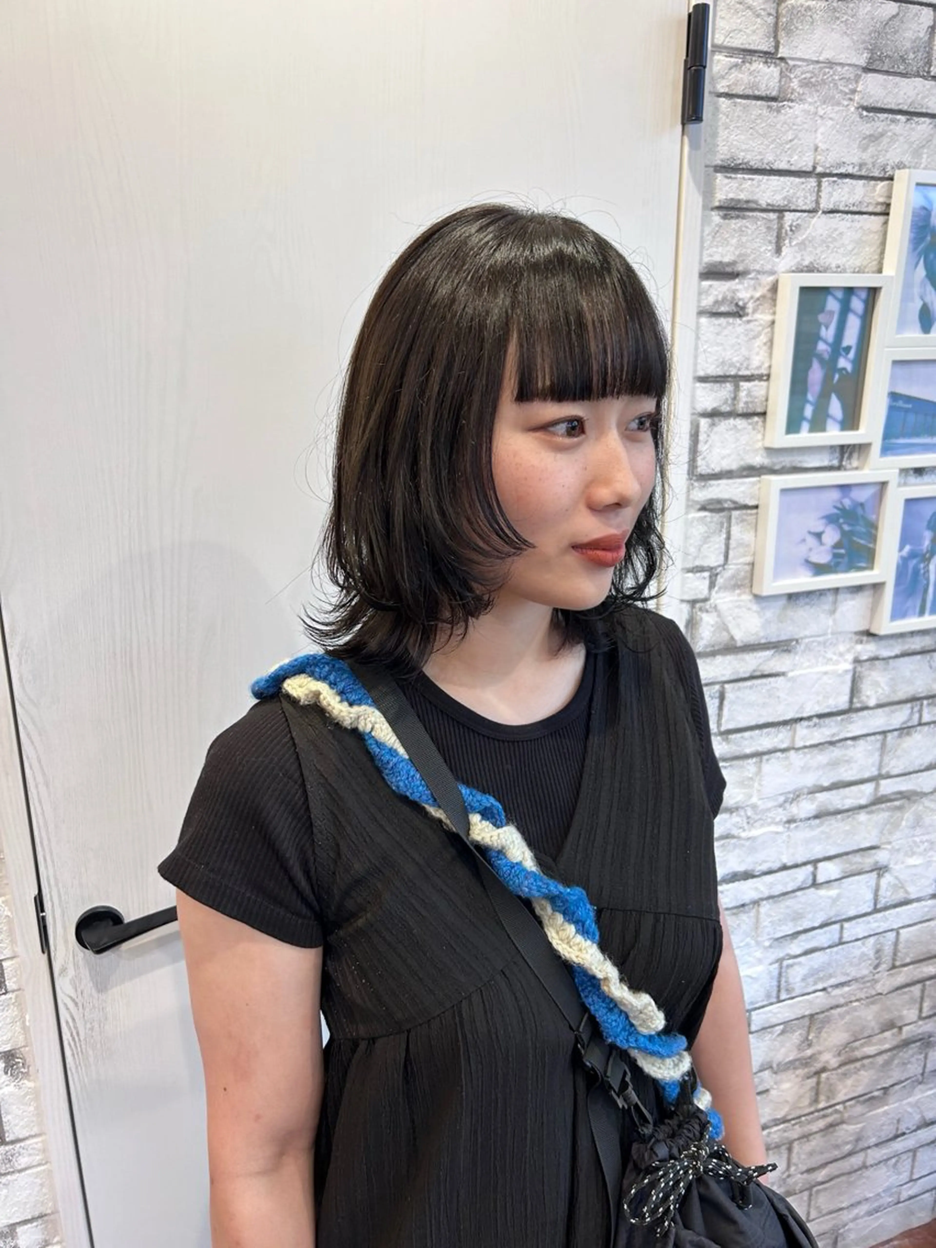 セミロング カラー ウルフカット 廣瀬 美月のヘアスタイル