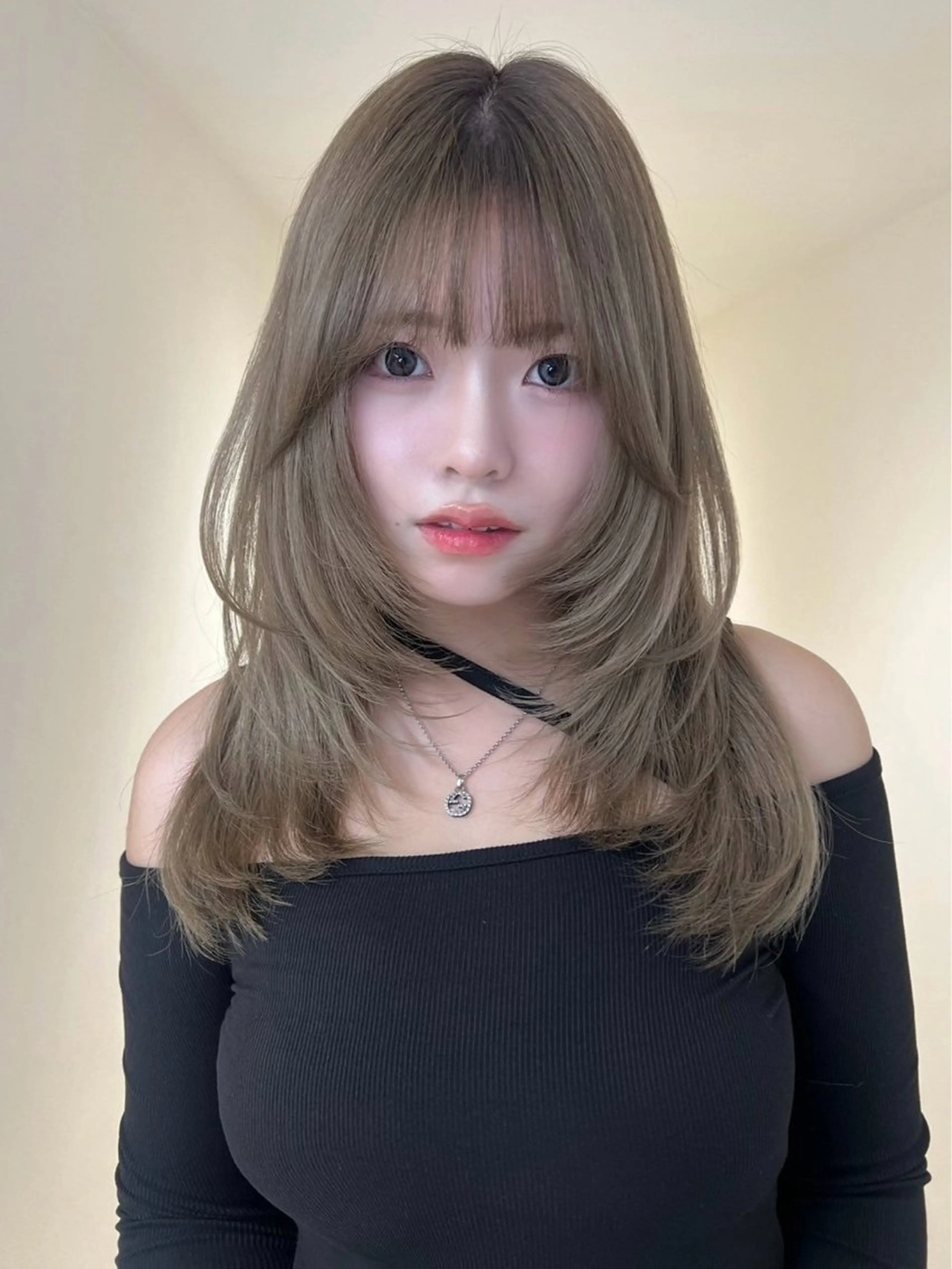 セミロング リコ ハッシュカット 韓国レイヤーのヘアスタイル