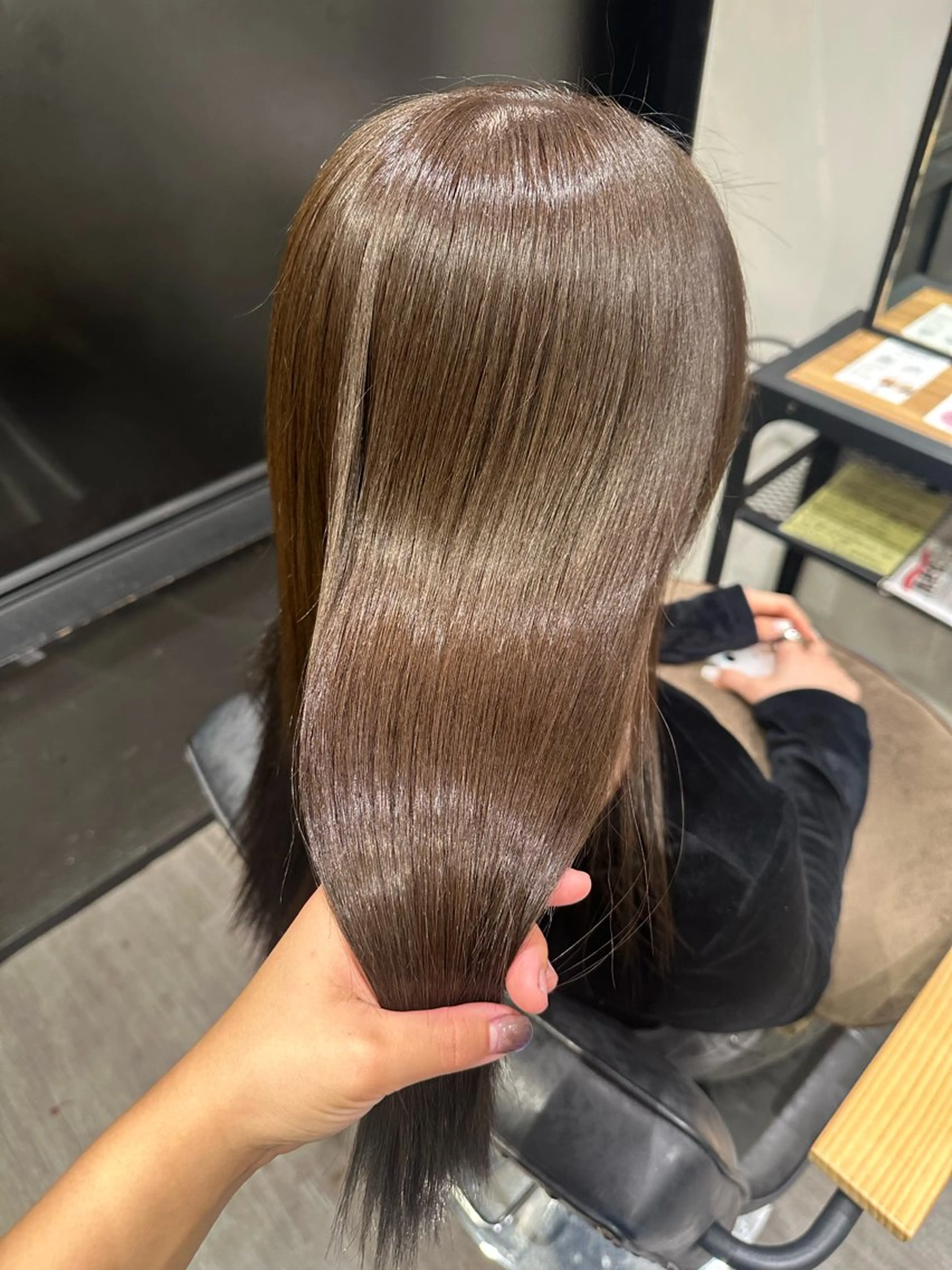 ミディアム カラー アッシュ ベージュカラー ヘアカラー トリートメント 艶髪レイヤー上田 紗也🇰🇷💗のヘアスタイル