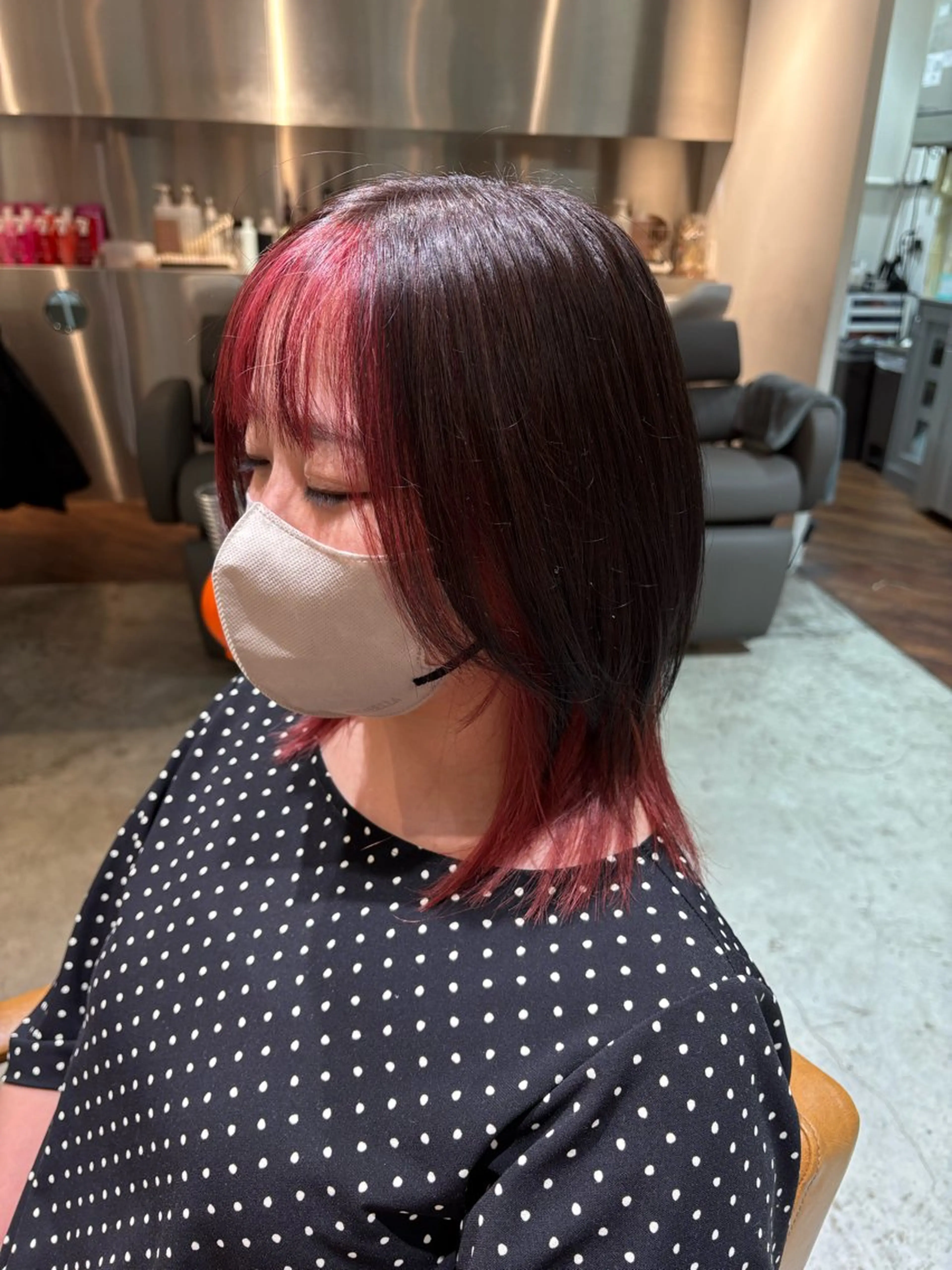 ショート ミストバング 亀山 由里菜のヘアスタイル