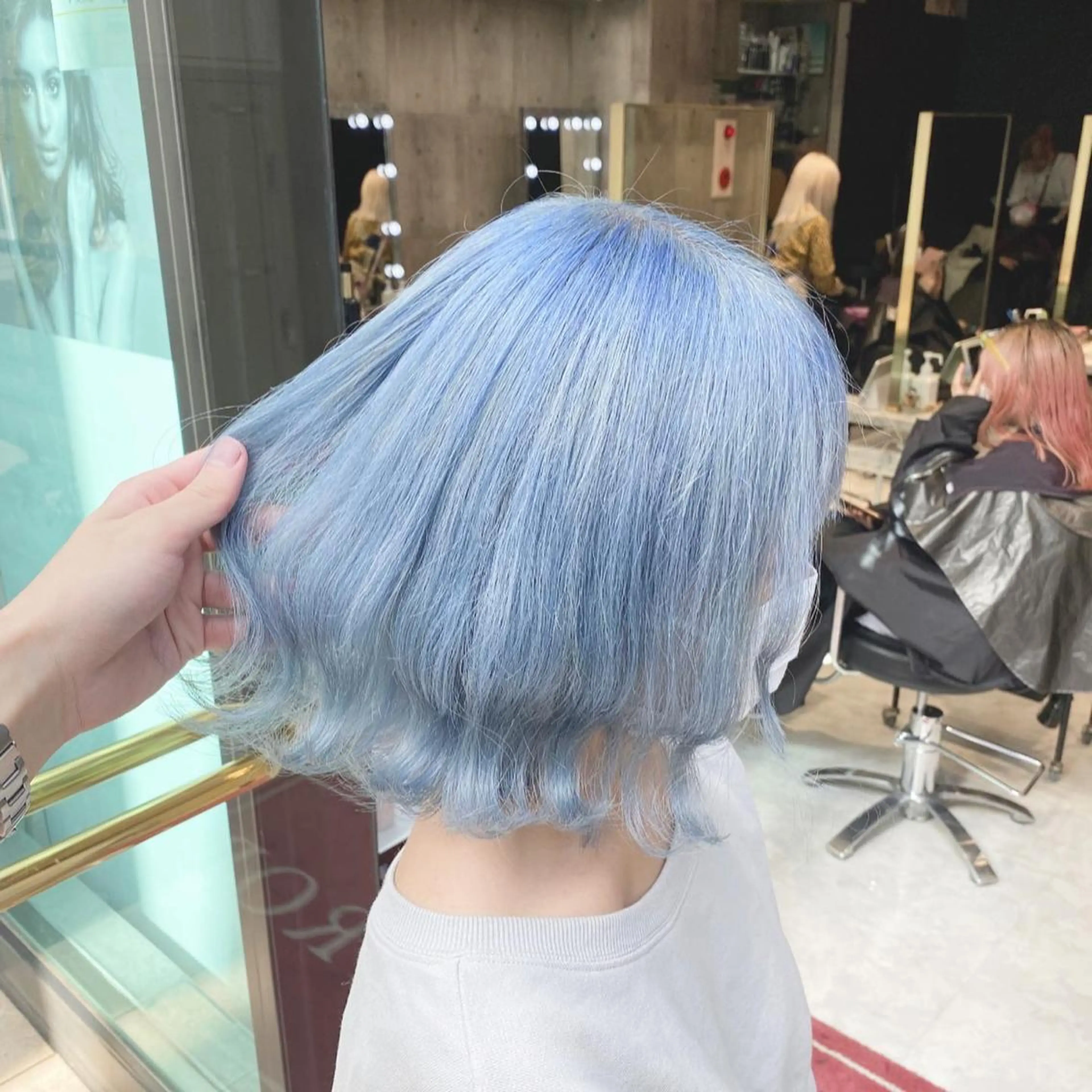 ミディアム カラー ヘアアレンジ アッシュ アッシュグレー アッシュグレージュ バレイヤージュ ミストバング カット ヘアカラー トリートメント TAKUMAブリーチ /切りっぱなし🪽のヘアスタイル