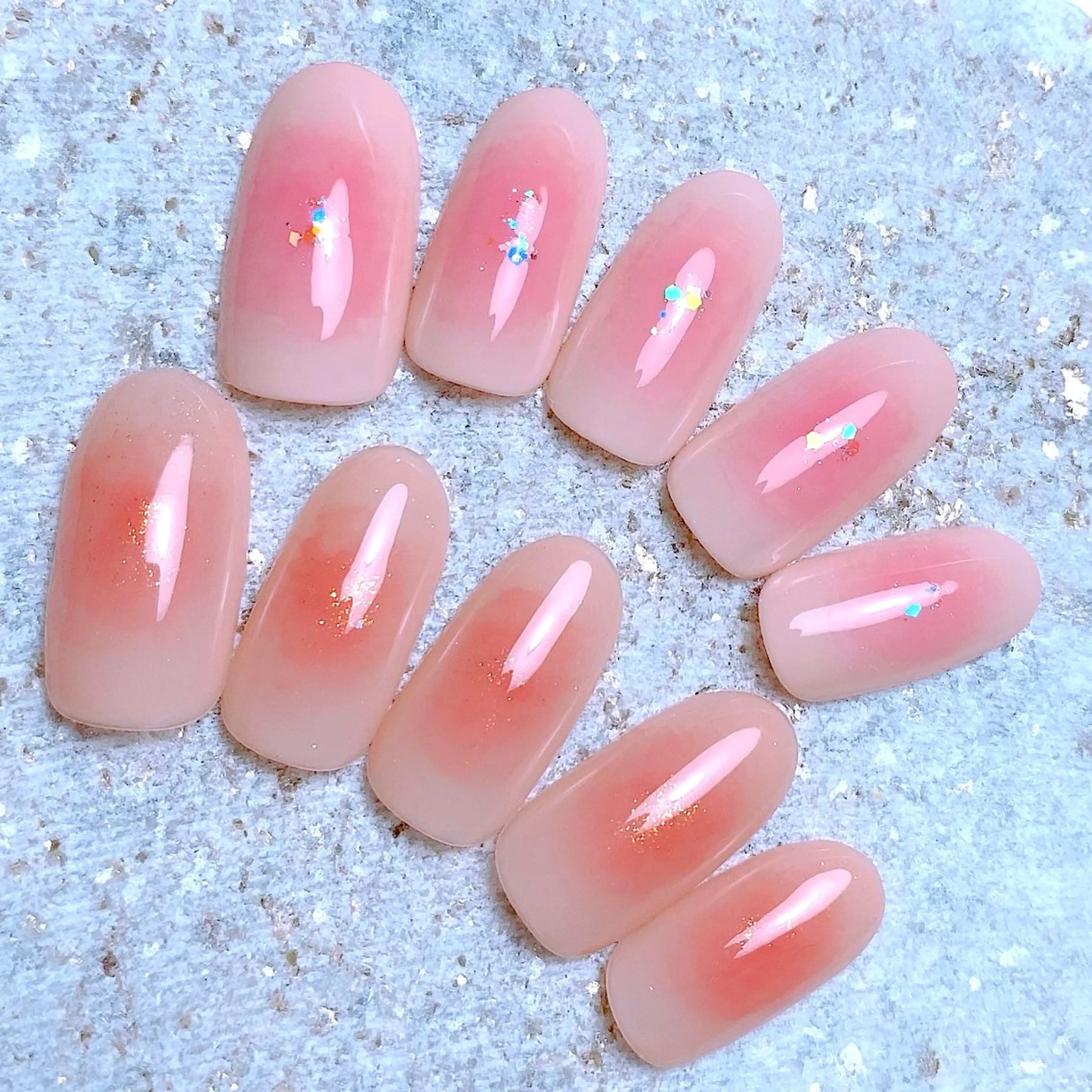 ネイル チークネイル ラメ(グリッター) プライベートサロン Rのネイルデザイン