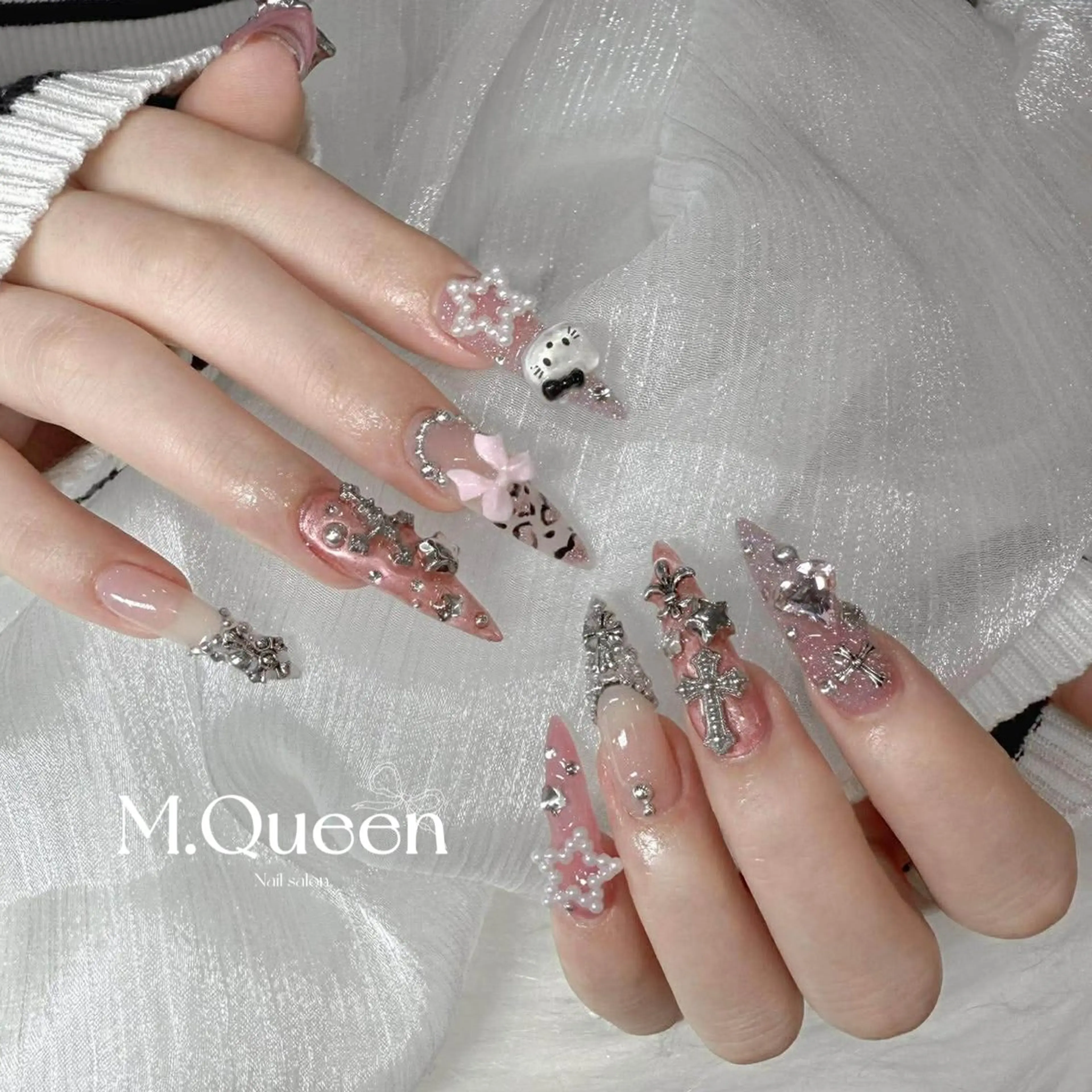 ネイル MQueen ネイルサロンのネイルデザイン