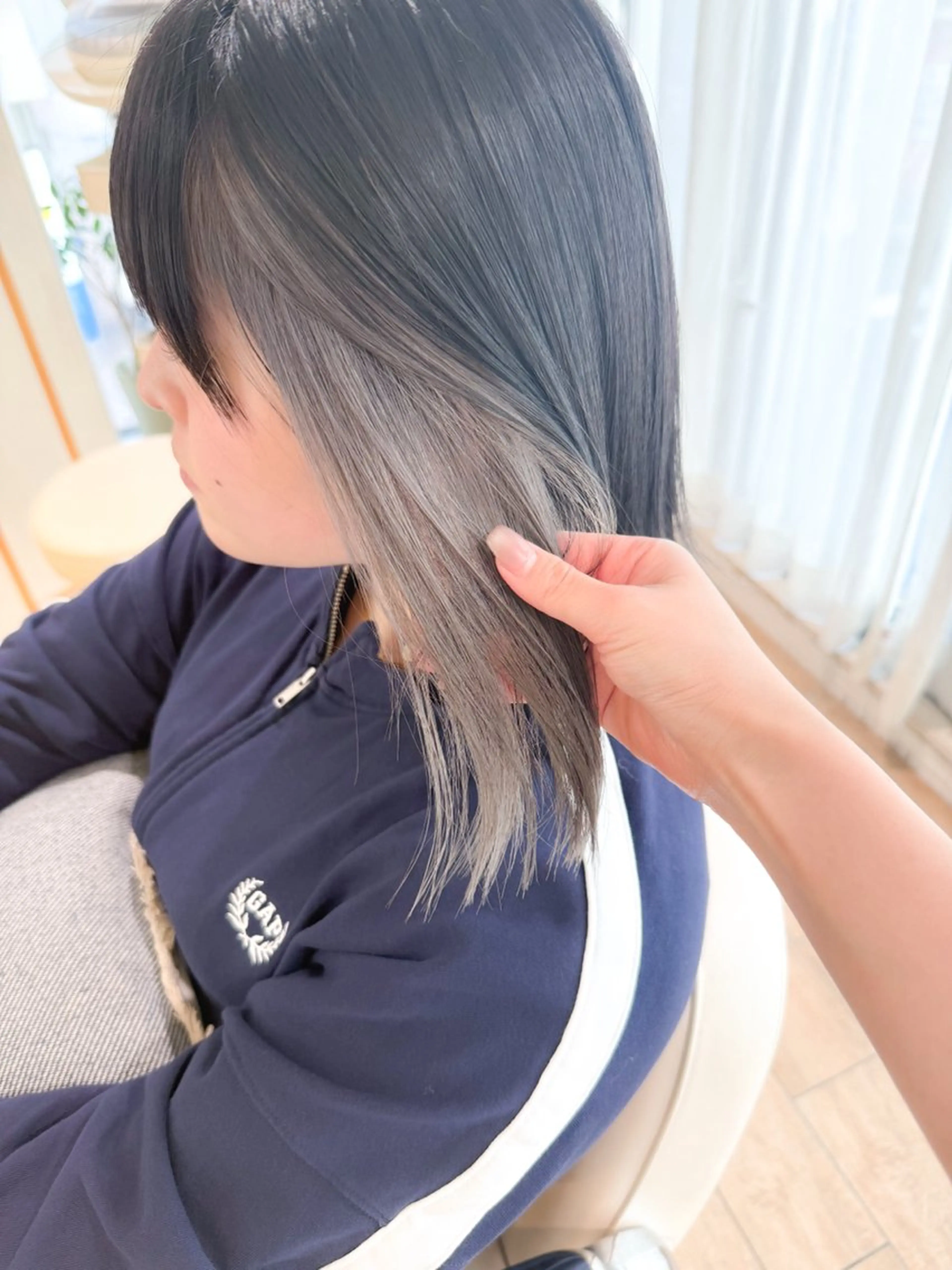ミディアム カラー インナーカラー シルバー ホワイトシルバー カット ヘアカラー トリートメント ✨カラー支持No.1 🧸ワキ カナコ🧸のヘアスタイル