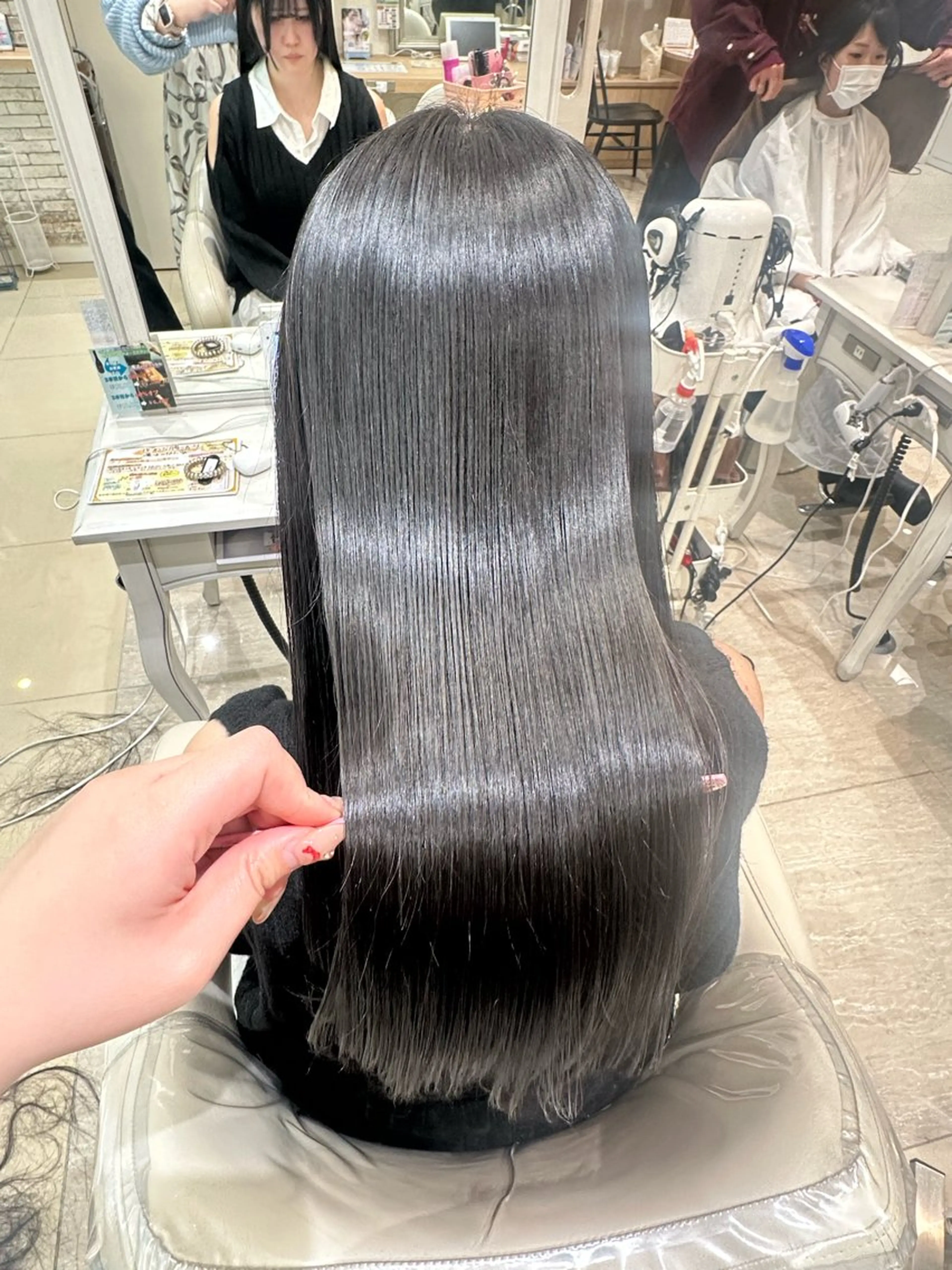 ロング 艶髪/酸性ストレート /髪質改善/内村麻衣のヘアスタイル