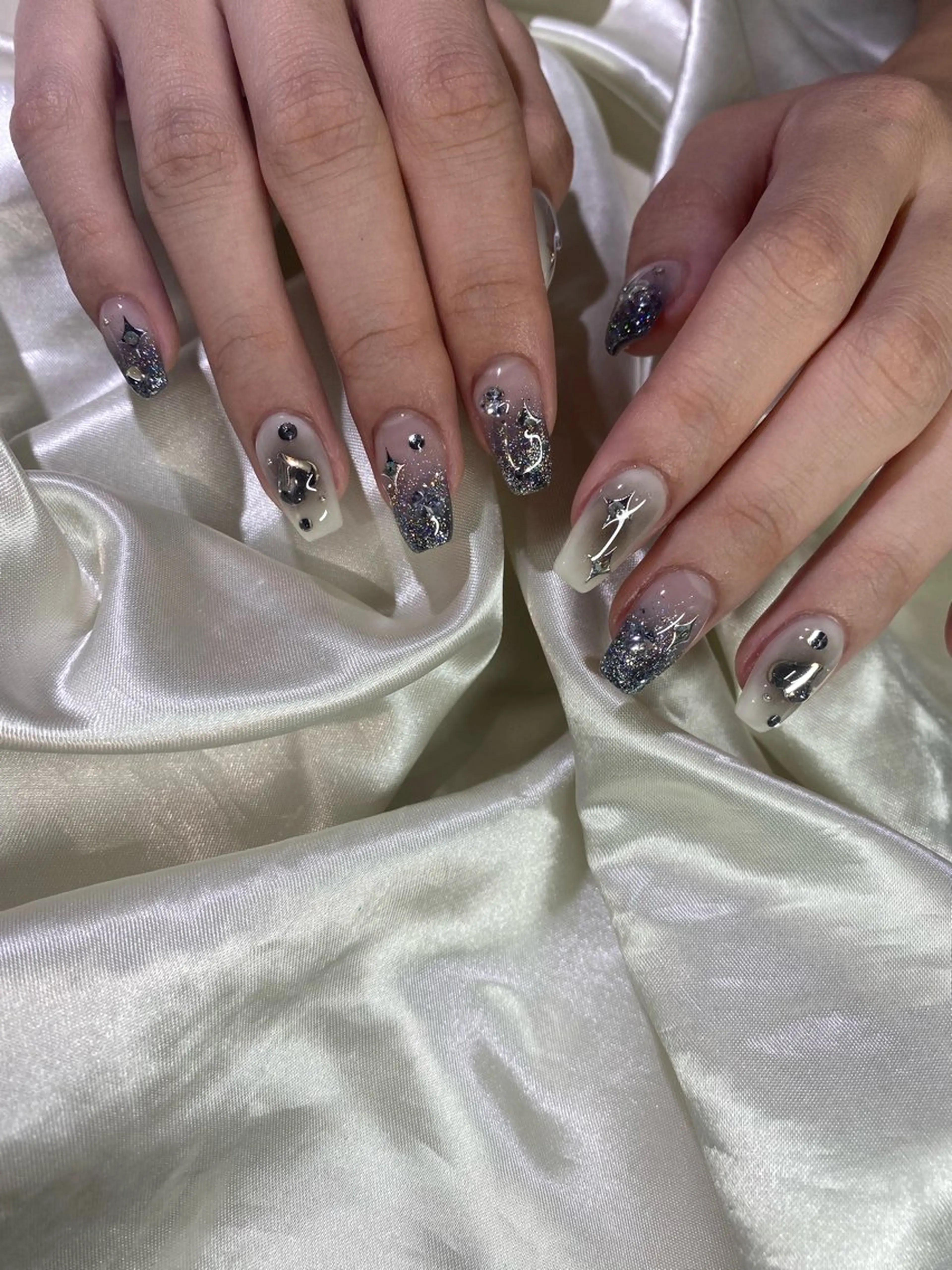 ネイル チークネイル キラキラネイル 持ち込み ニュアンスネイル ハンドネイル ハンドケア Charme. NOBUKOのネイルデザイン