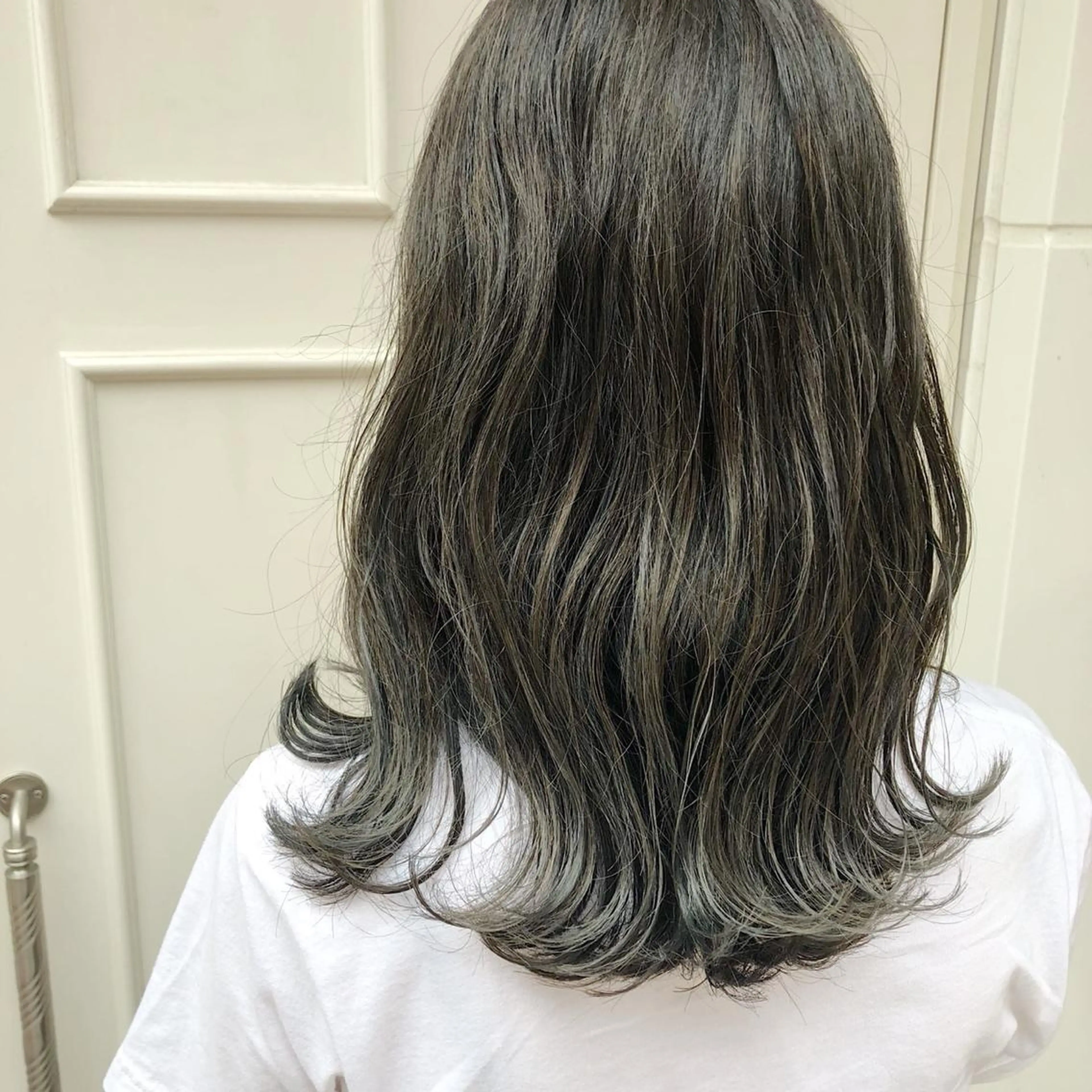 ミディアム カラー アッシュ Blanco Color&Careのヘアスタイル