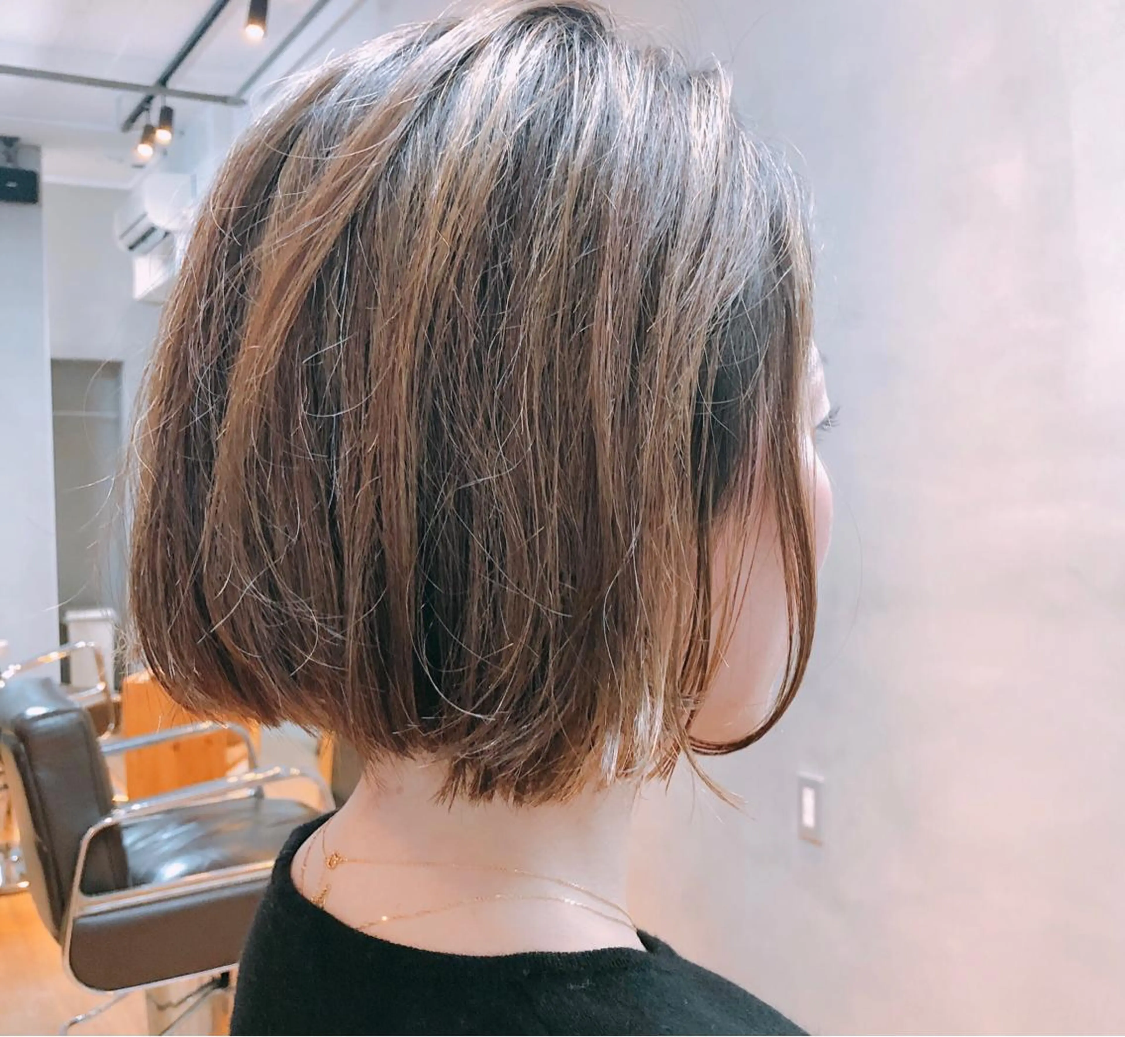 ミディアム カラー 伊藤 佳代子のヘアスタイル