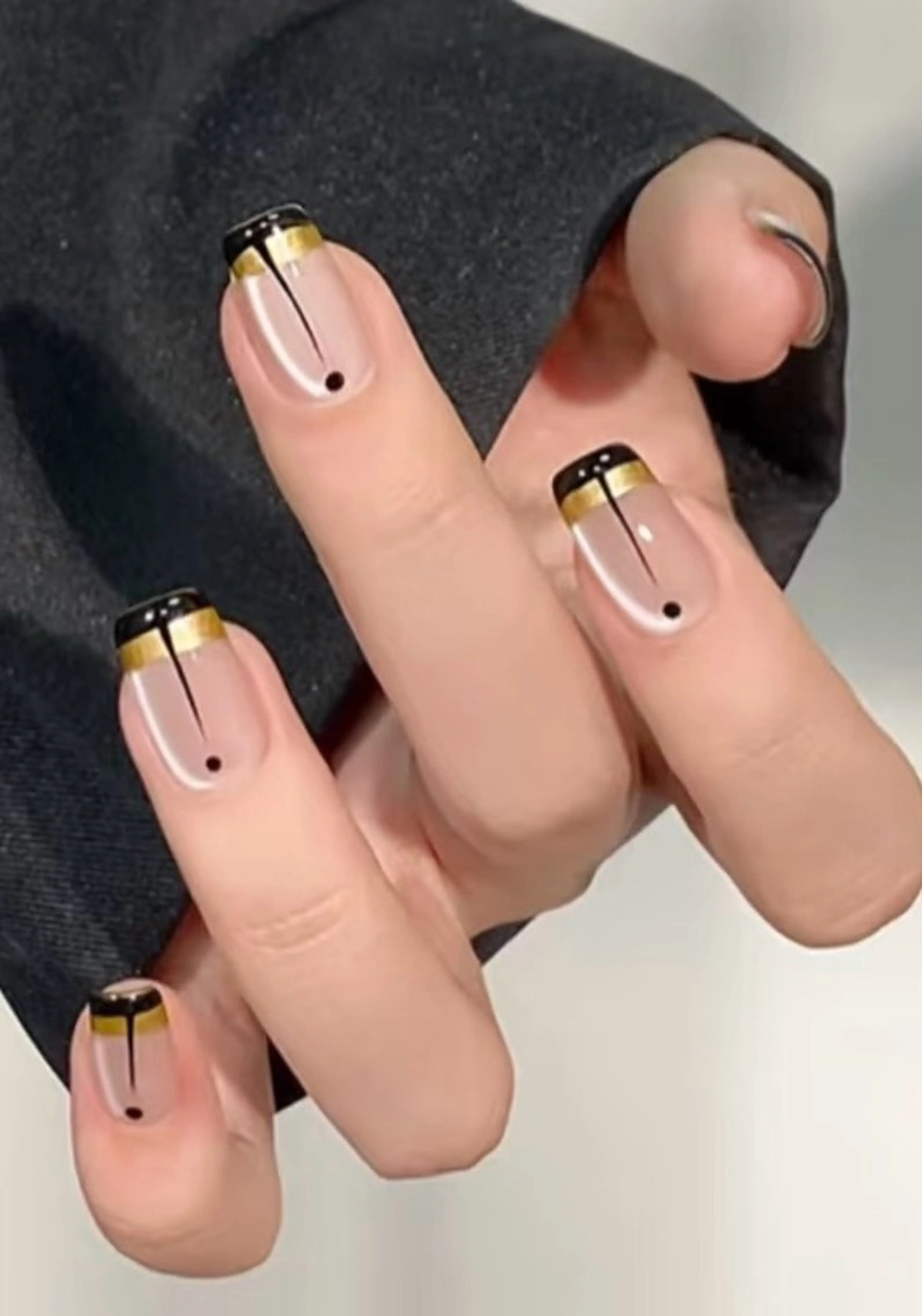 ネイル 高木 維麗絲のネイルデザイン