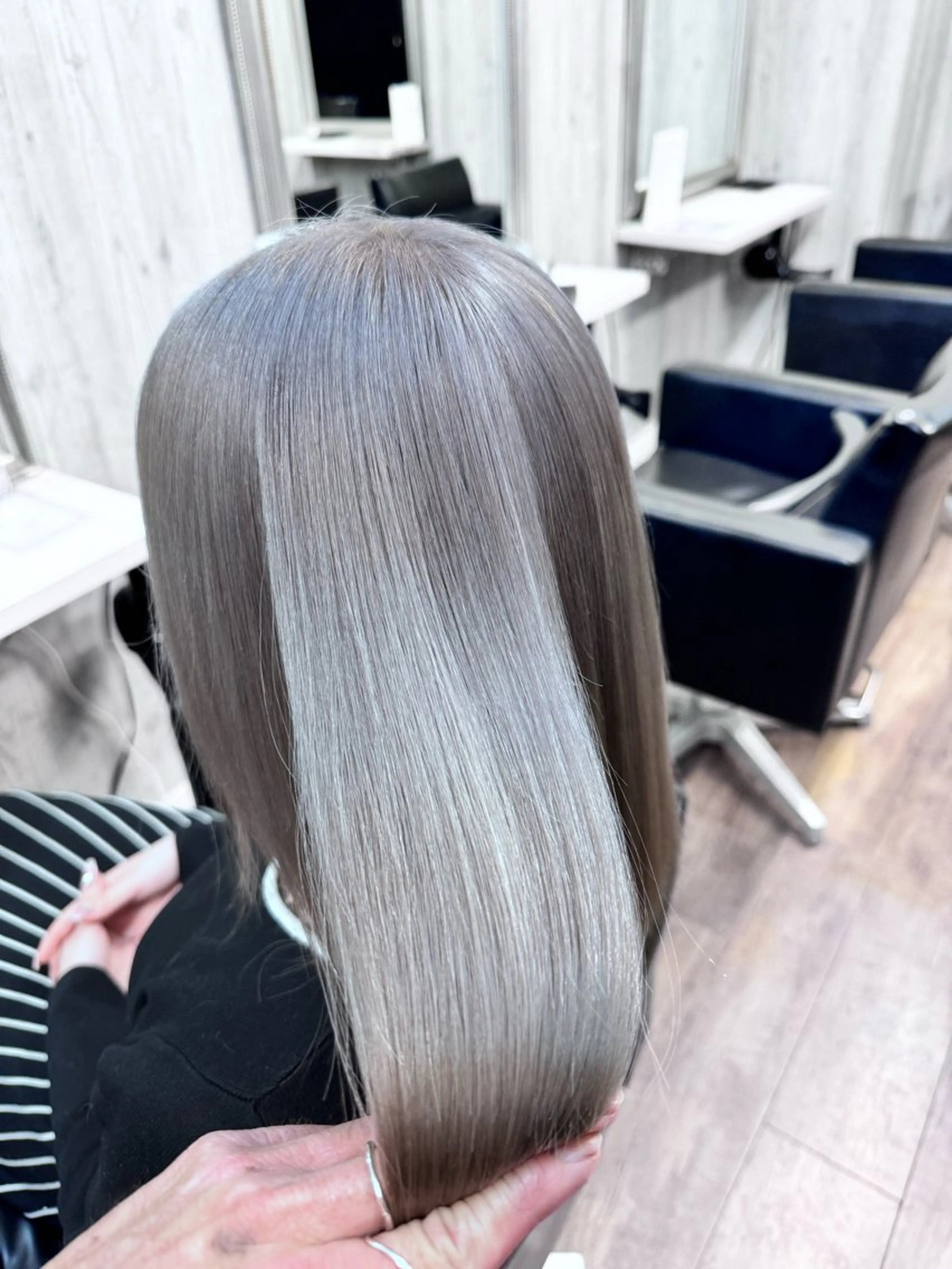 セミロング ヘアカラー トリートメント ✨池袋ブリーチ特化 Hibiki✨のヘアスタイル