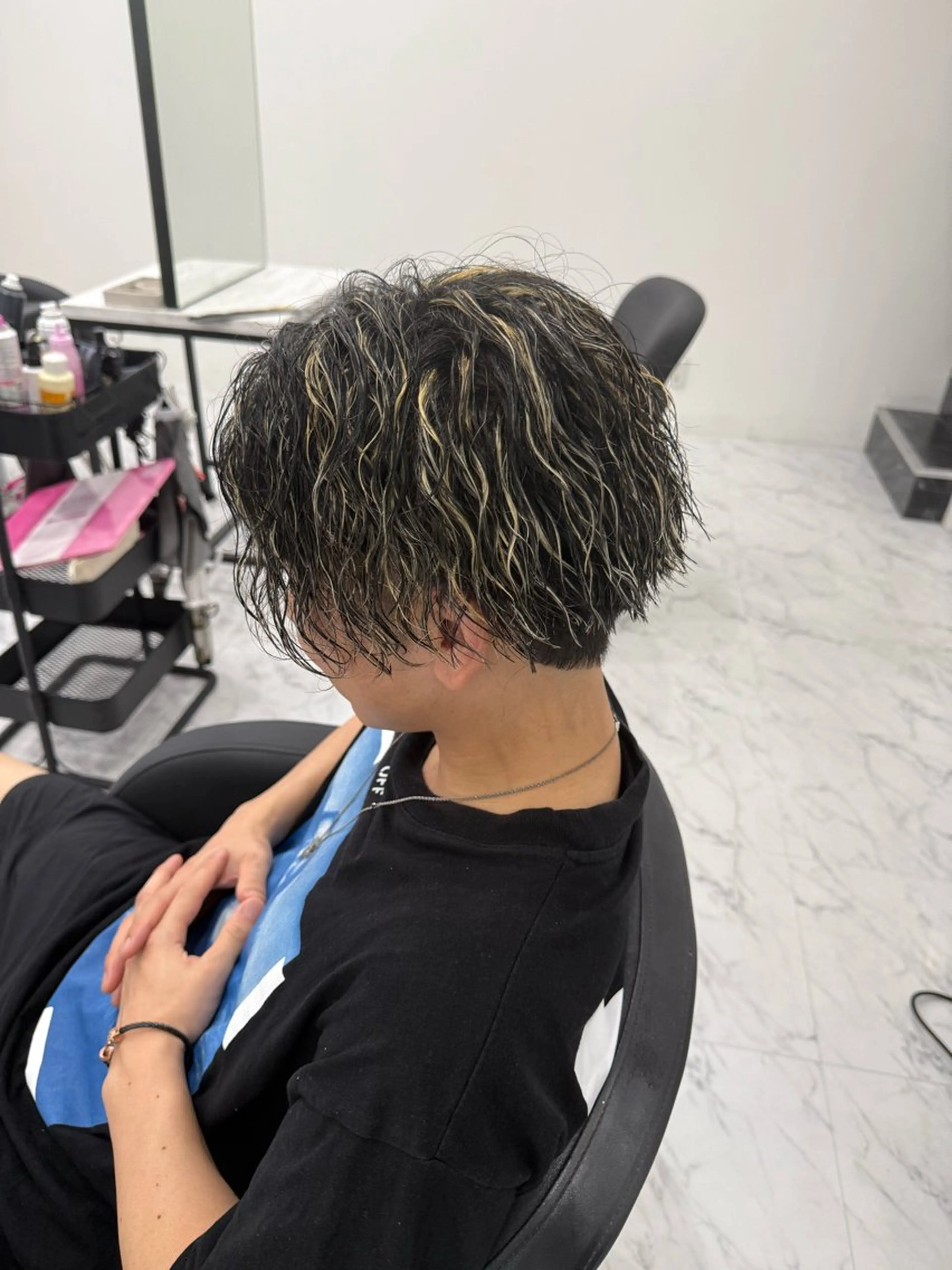 ショート カラー パーマ メンズ メンズハイライト メンズパーマ ツイストスパイラルパーマ ハイライトカラー ハイライト カット ヘアカラー トリートメント 韓国ヘア 野々山 ゆうとのヘアスタイル