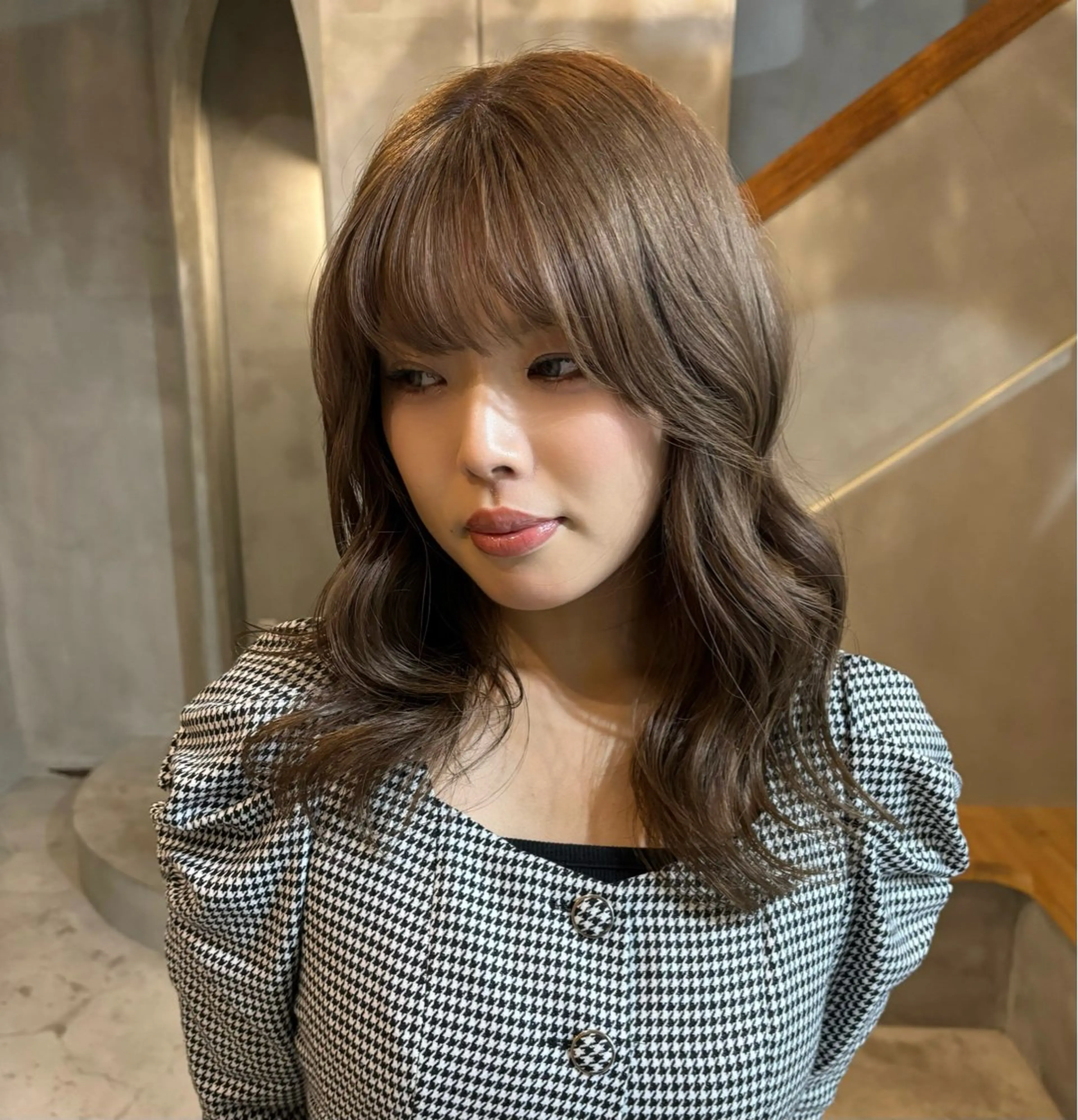 ミディアム カラー 小西 萌々香のヘアスタイル